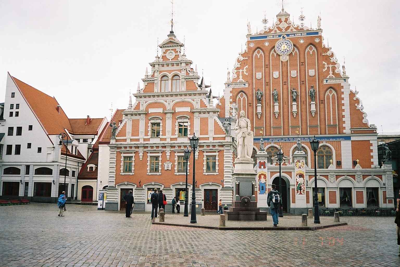 A broader view of Town Hall Square places the House of the Blackheads in its urban setting, where the famous Christmas-tree legend unfolded.