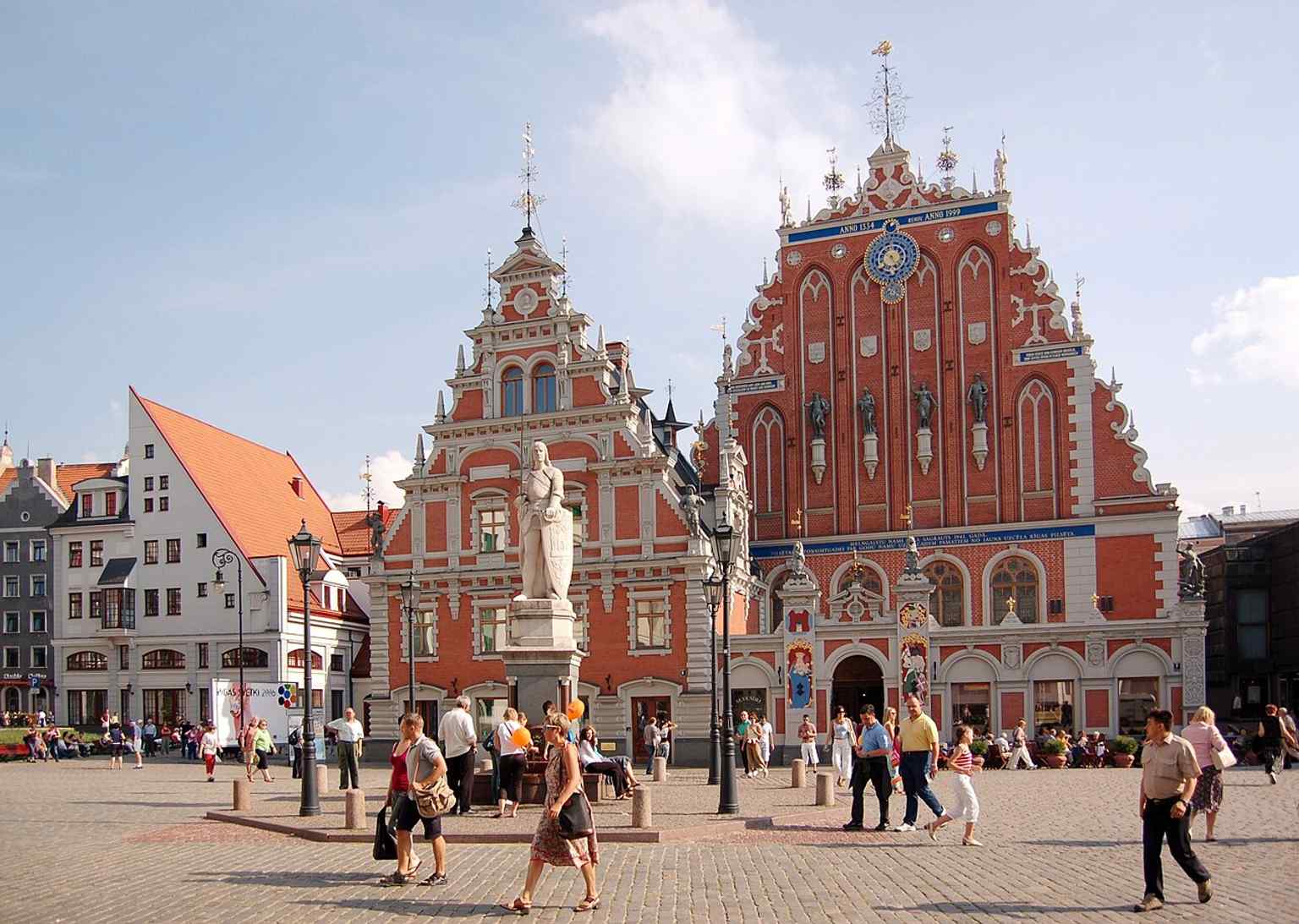 An earlier daytime view of the restored façade, useful for showing the building’s symmetrical front and richly ornamented windows before later photo sets.