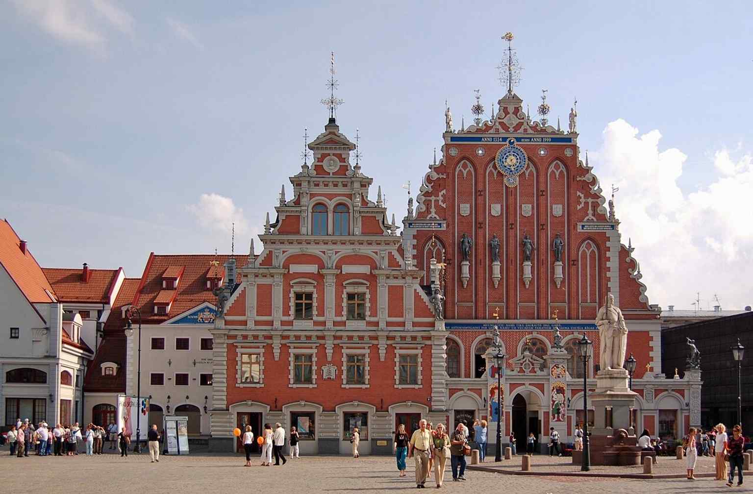 Another clear exterior angle from 2006, helping show the House of the Blackheads as a fully rebuilt centerpiece of the square.