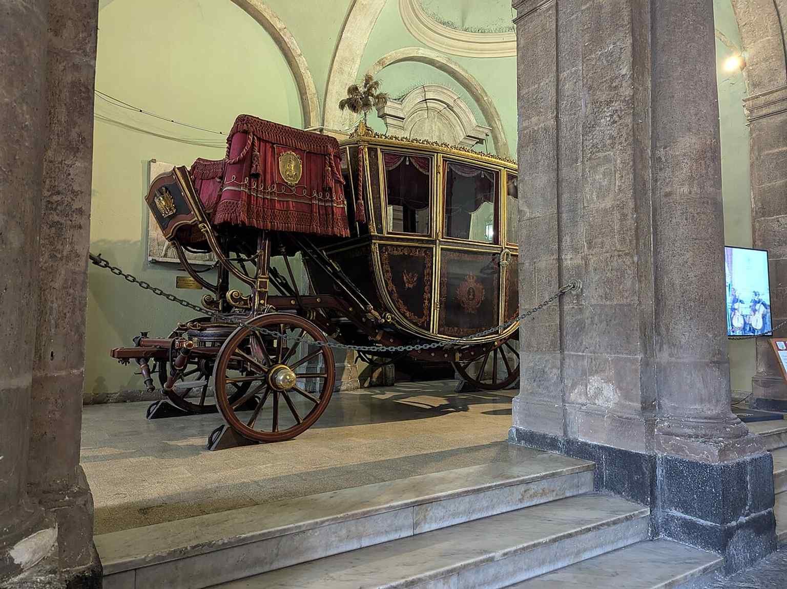 Another atrium view, useful for capturing the palace’s internal volume and municipal atmosphere.