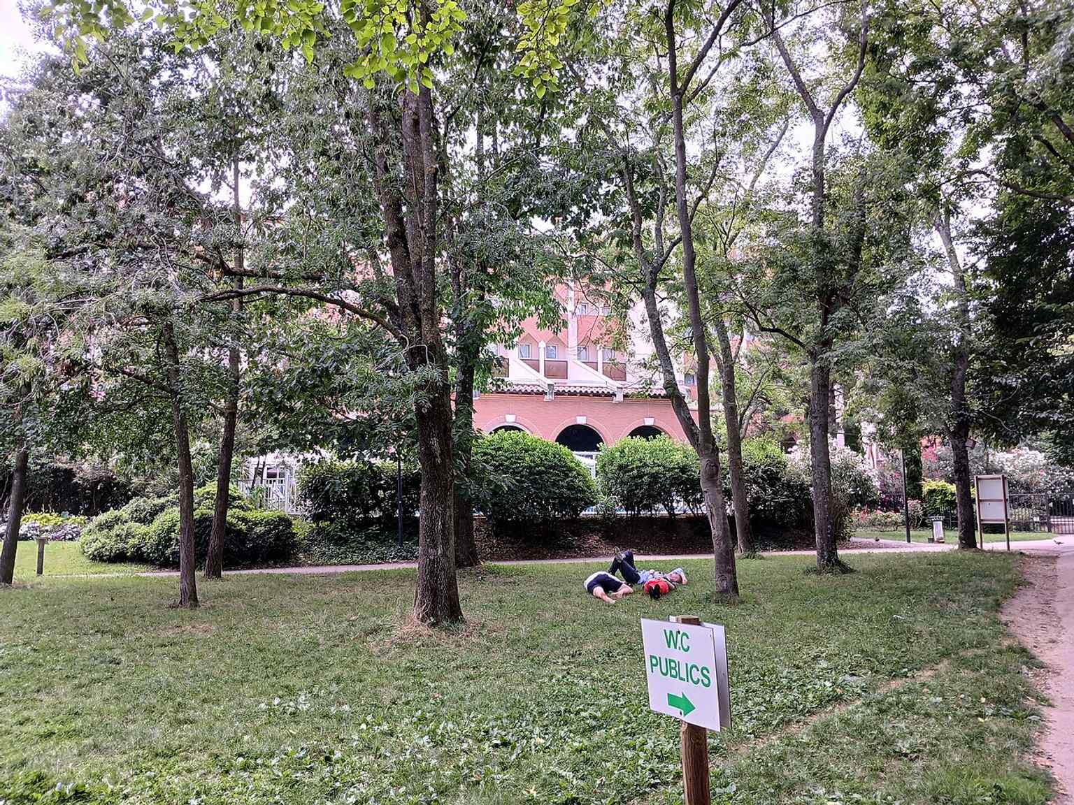 One of the garden’s public artworks, part of the memorial and artistic pieces that give the park its distinctive identity.