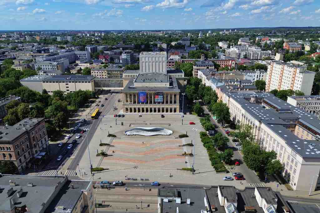 Henryk Dąbrowski Square in Łódź