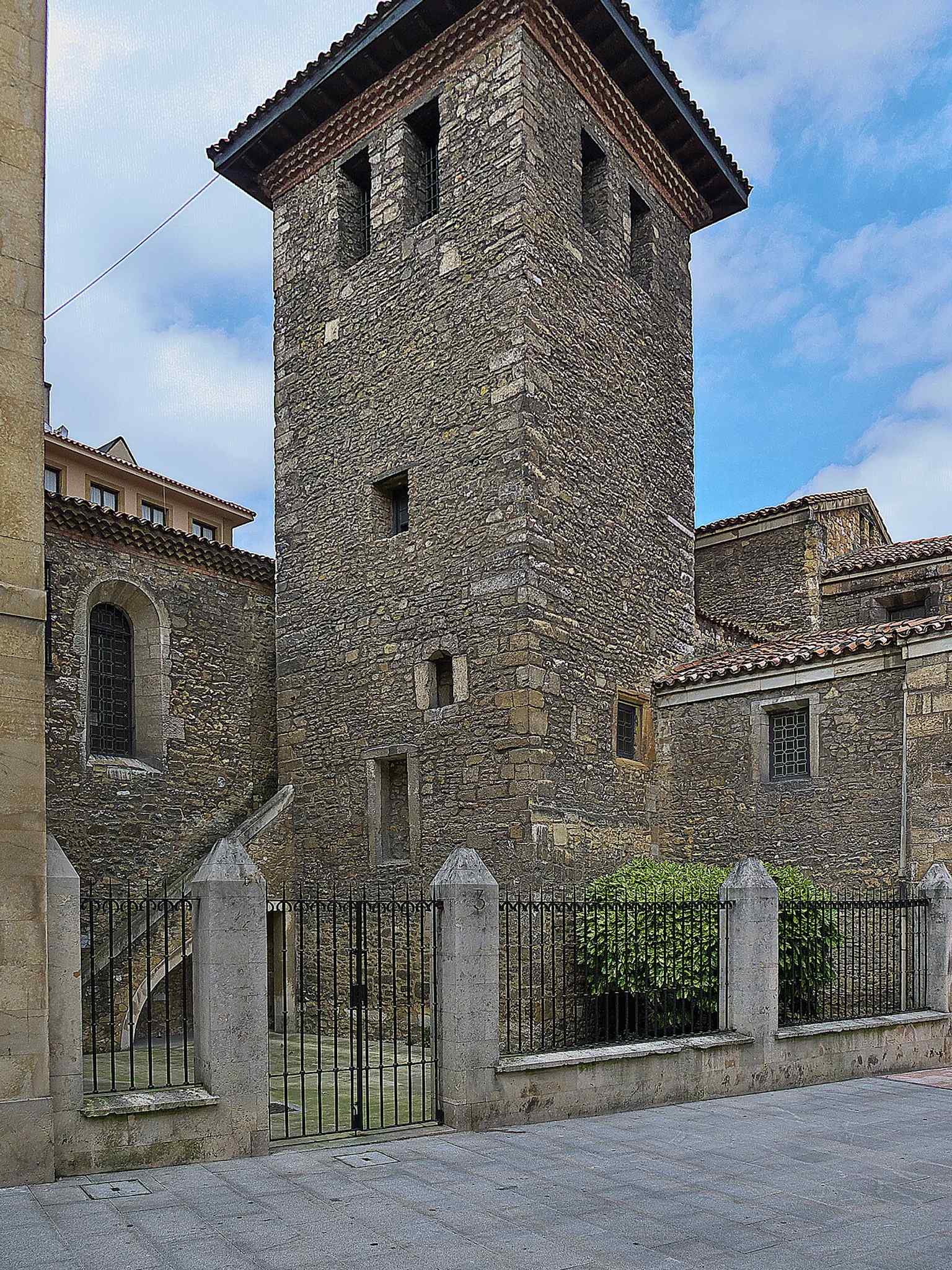The church’s tower, once part of the royal Asturian complex, later rose to 14 meters and served as its bell tower.