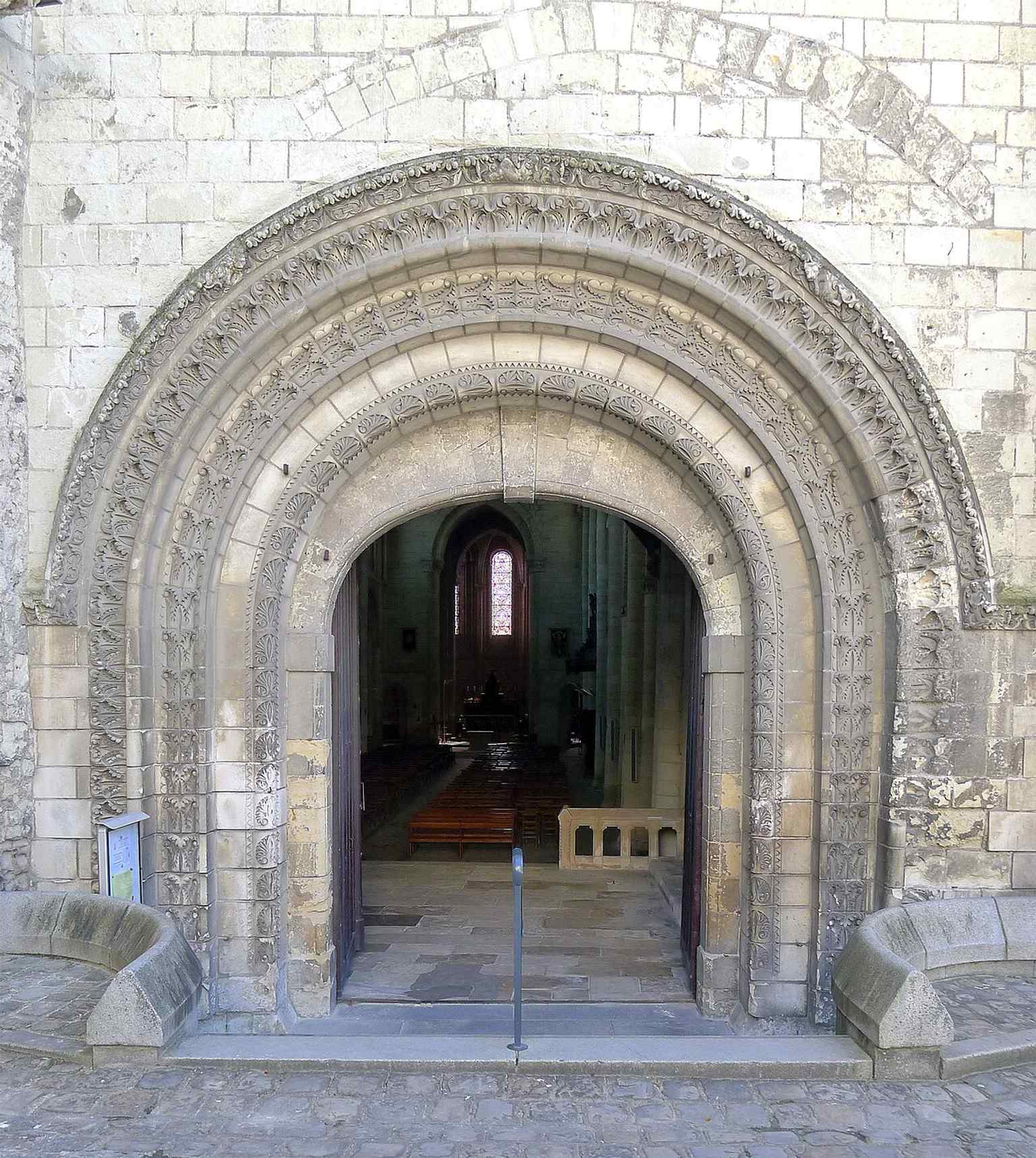 The Neo-Romanesque portal on the south facade, which was only fully revealed in the 1860s after old timber houses blocking it were destroyed during architect Joly-Leterme's restorations.