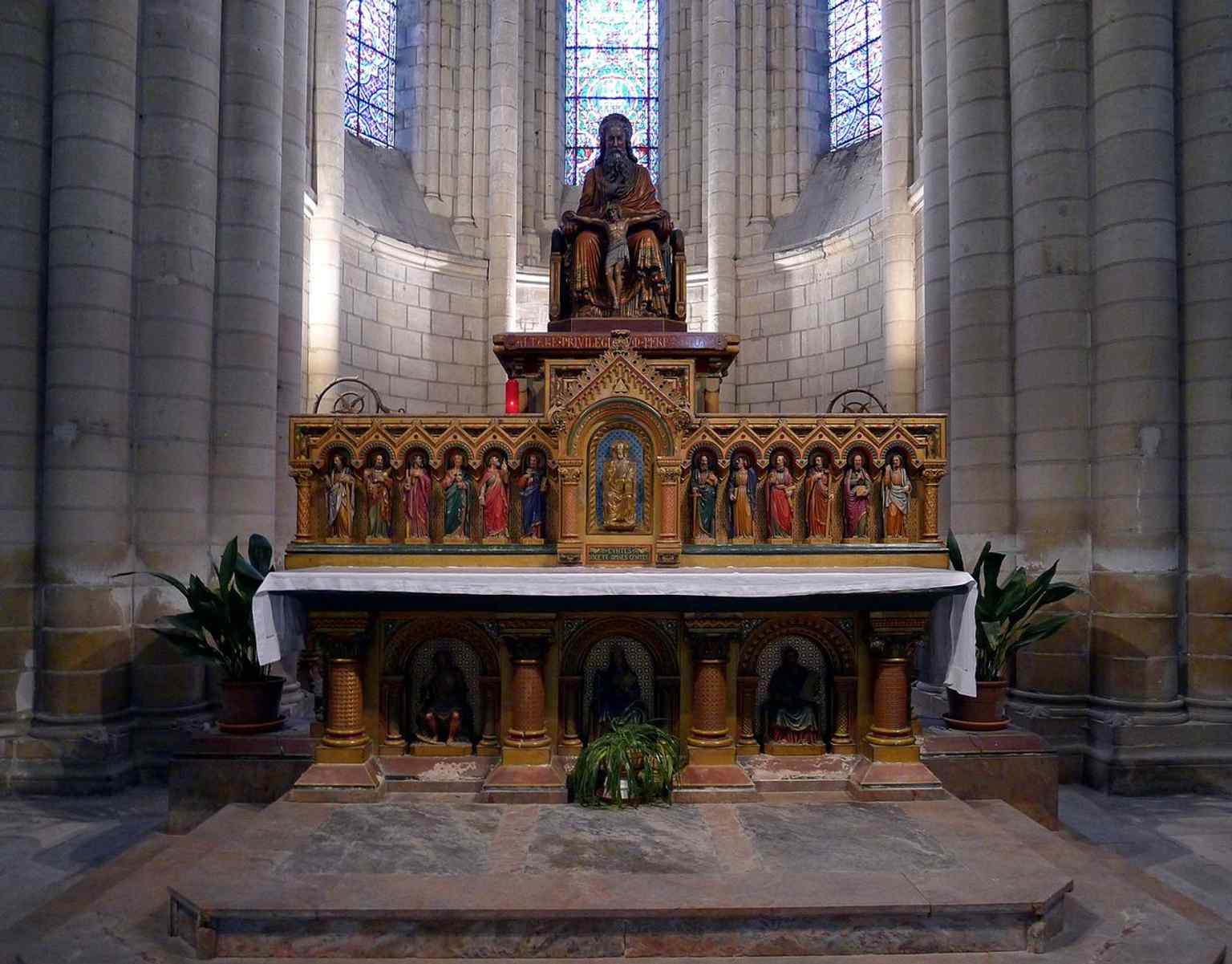 The main altar, crafted in 1873 from polychrome carved stone, features a rare Trinitarian motif and Apostles, notably replacing Judas with Paul.