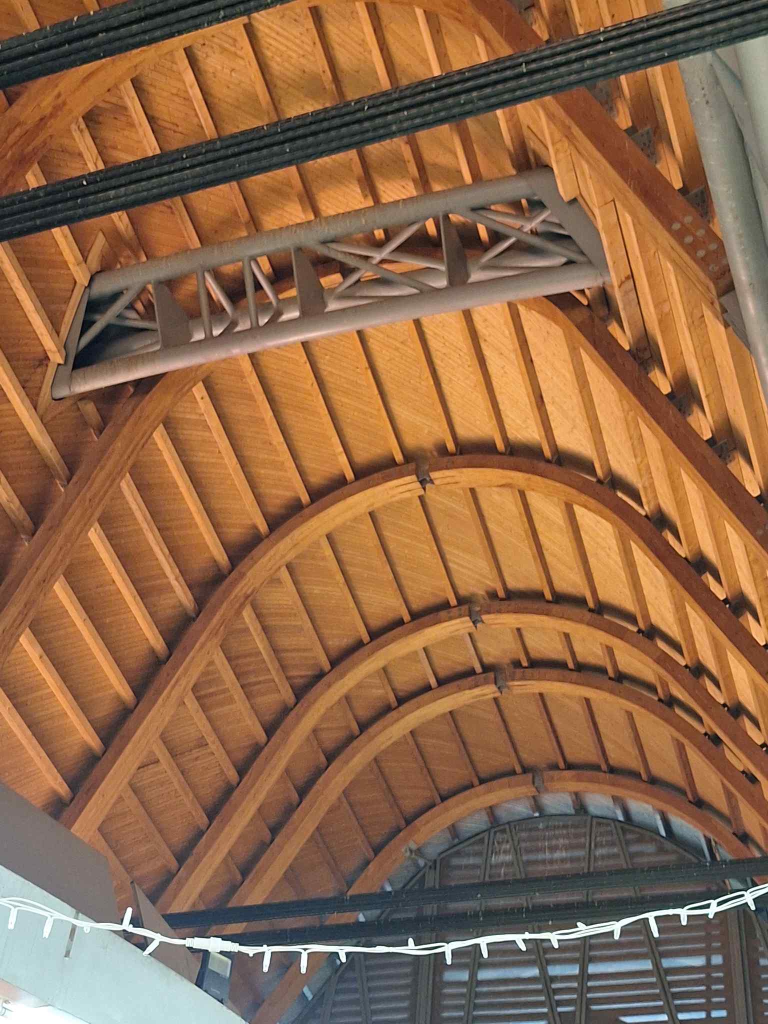 A view highlighting the undulating roof over the classical arches of the market building. (2024)
