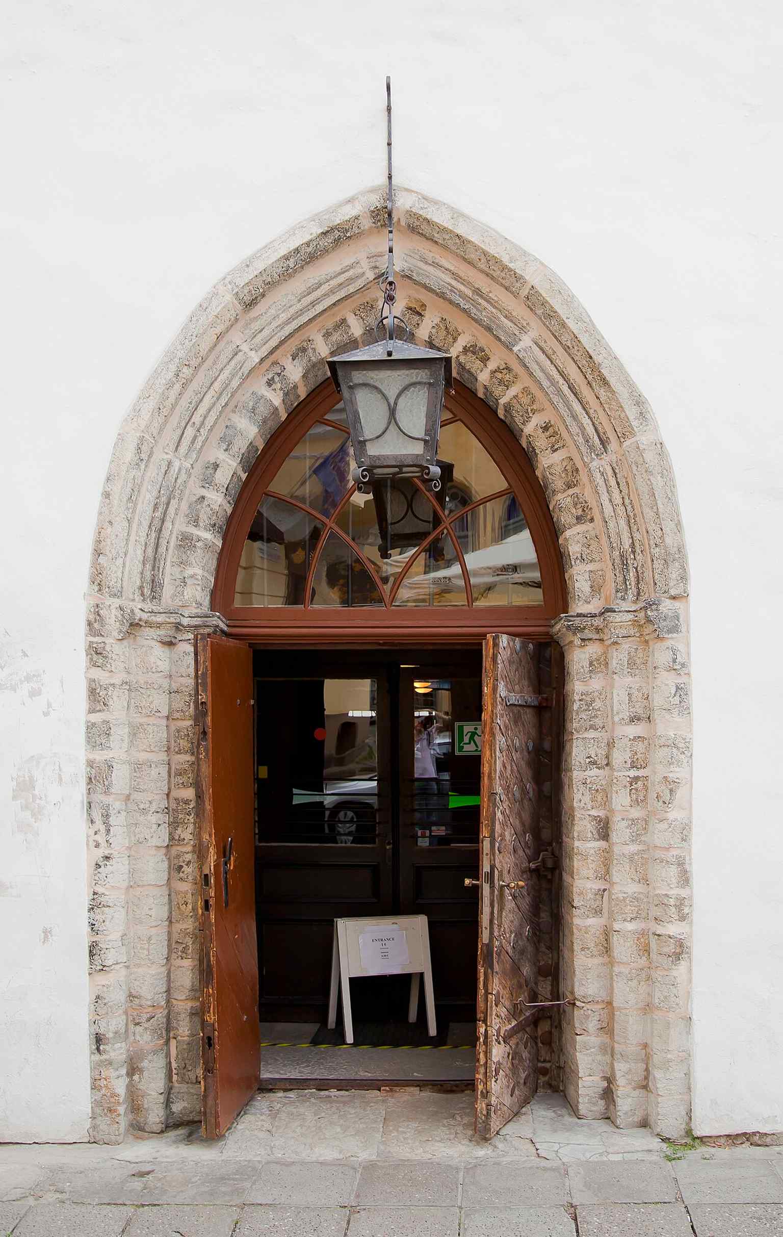 The Great Hall of the Estonian History Museum, still soaring under Gothic vaults where merchants once dined, negotiated, and later even held church services after the 1820 fire at St. Olaf’s.