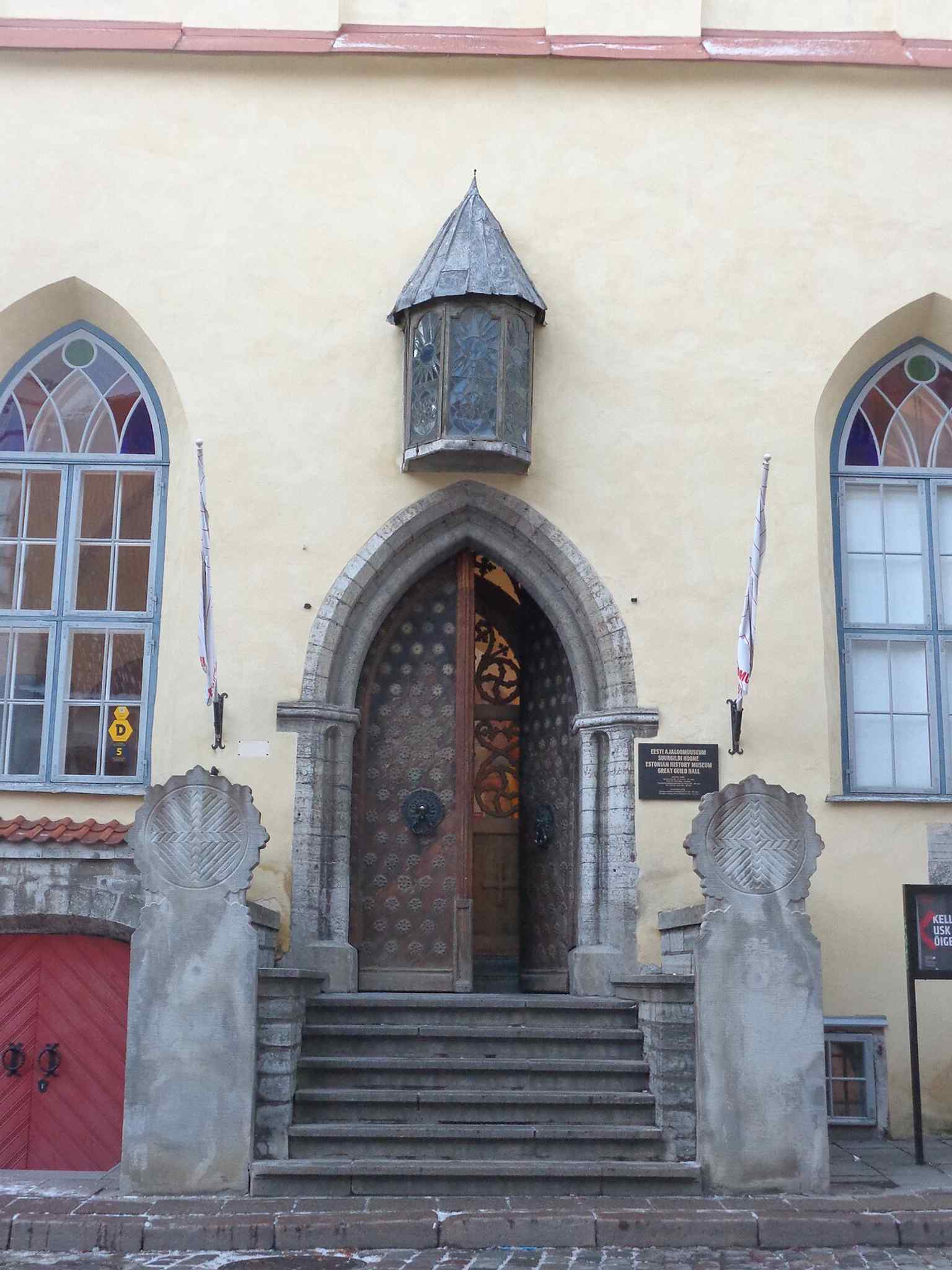 The main portal on Pikk Street, with its pointed arch and heavy oak door, is the building’s ceremonial entrance and one of the best-preserved medieval gateways in Tallinn.