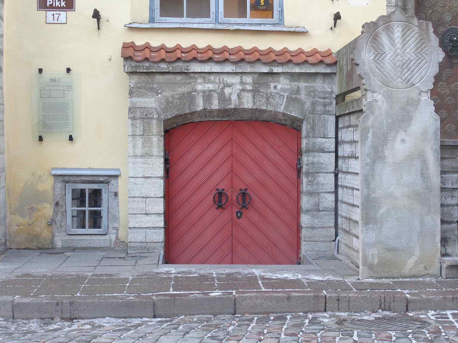 The cellar entrance, a reminder that the building’s lower levels stored wine and goods — and once even held a dungeon for disciplined guild members.