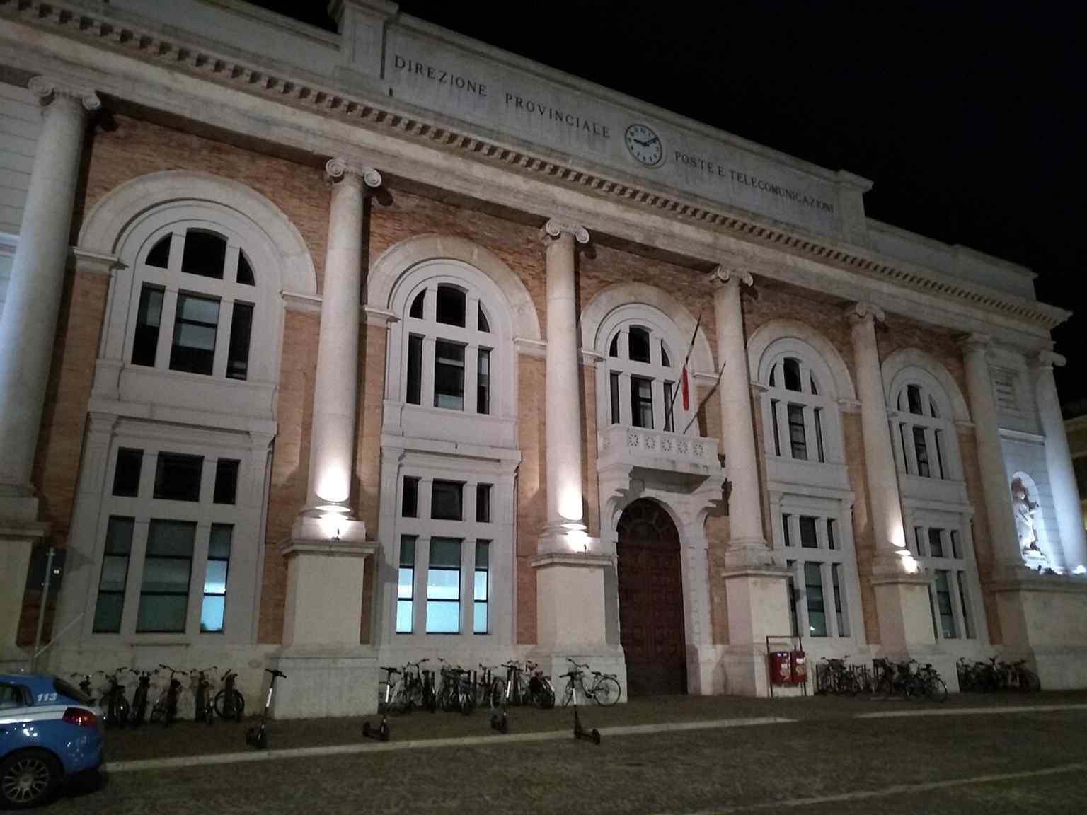 The Post Office building on Piazza del Popolo, one of the modern edges around the city’s main civic space.