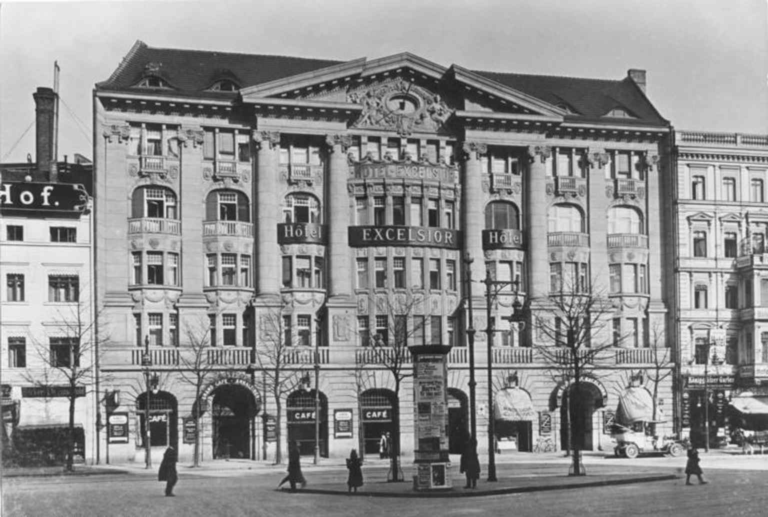 Hotel Excelsior beside Anhalter Bahnhof in 1924 — built to serve the flood of train passengers arriving just across the street.