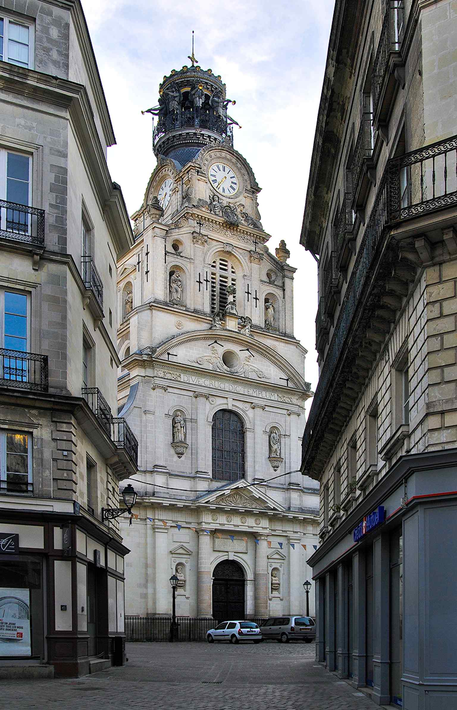 This image ties the church to the Bouffay quarter and its origins as the parish church since 1138.