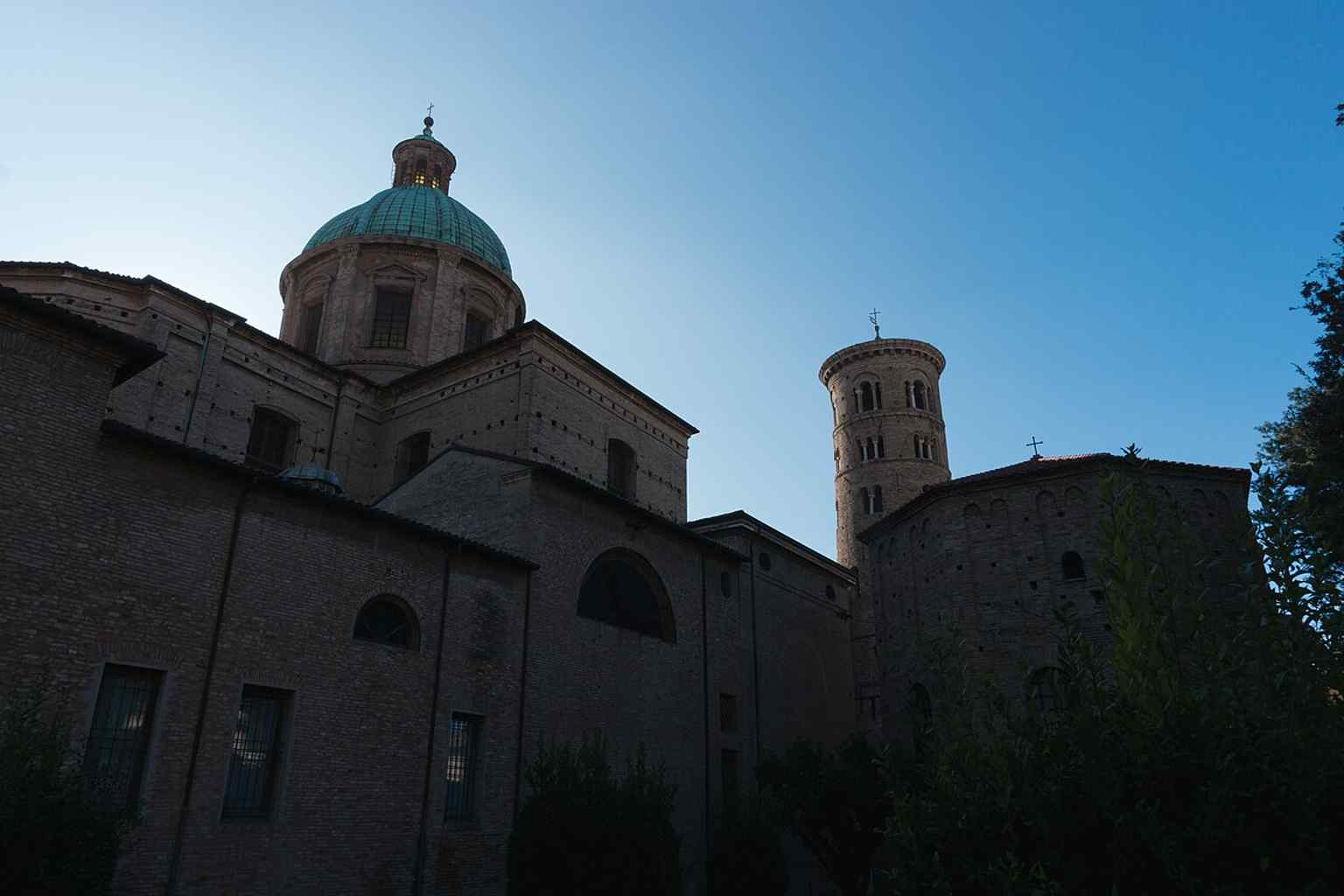 The archbishop’s museum complex behind the cathedral, where fragments from the old Ursiana basilica are preserved.