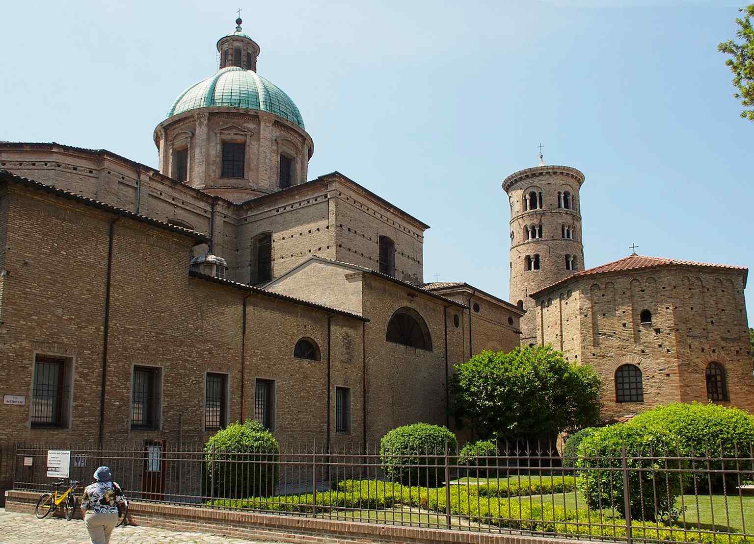 The cylindrical bell tower, begun in the 10th century, one of the clearest surviving links to the cathedral’s earlier phases.
