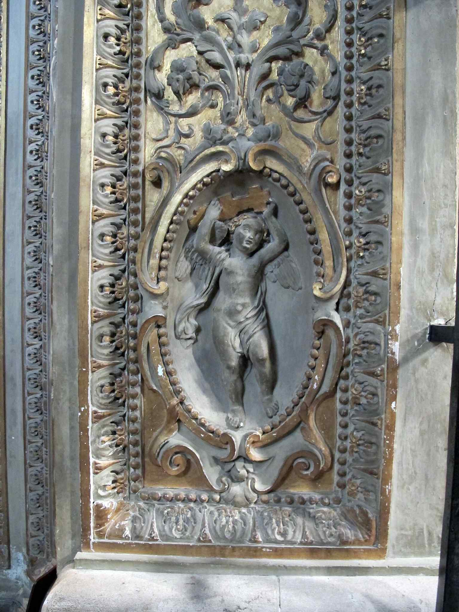 The chapel’s sculpted stuccoes, reflecting the rich Baroque decoration added during the cathedral’s later history.