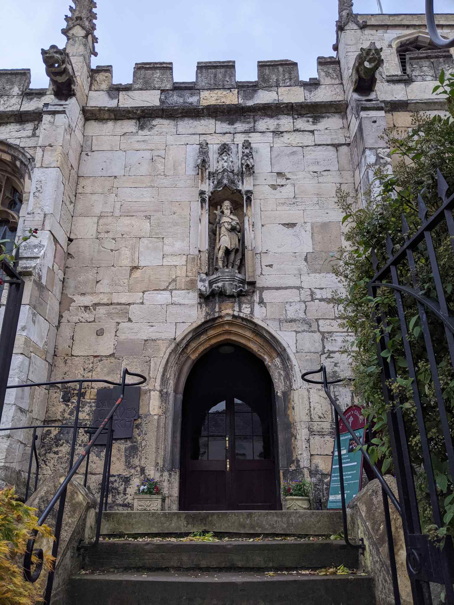 The welcoming front door of Saint Olave's Church, a building that has remarkably survived legal feuds, medieval sieges, and heavy artillery fire (2021).