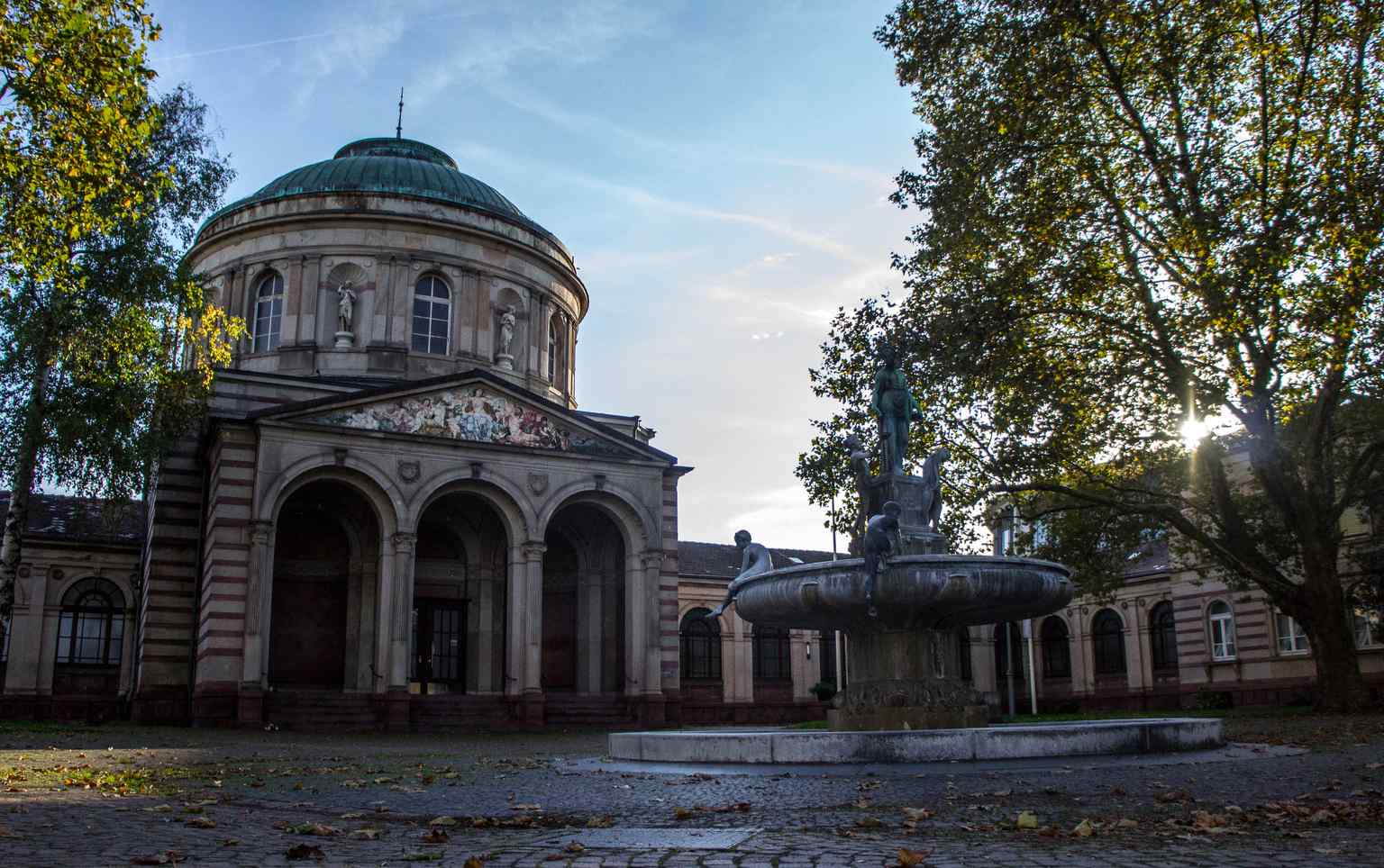 The former north entrance of the Vierordtbad, illustrating how architectural changes caused the Hygieia Fountain to lose its central importance and become marginalized.