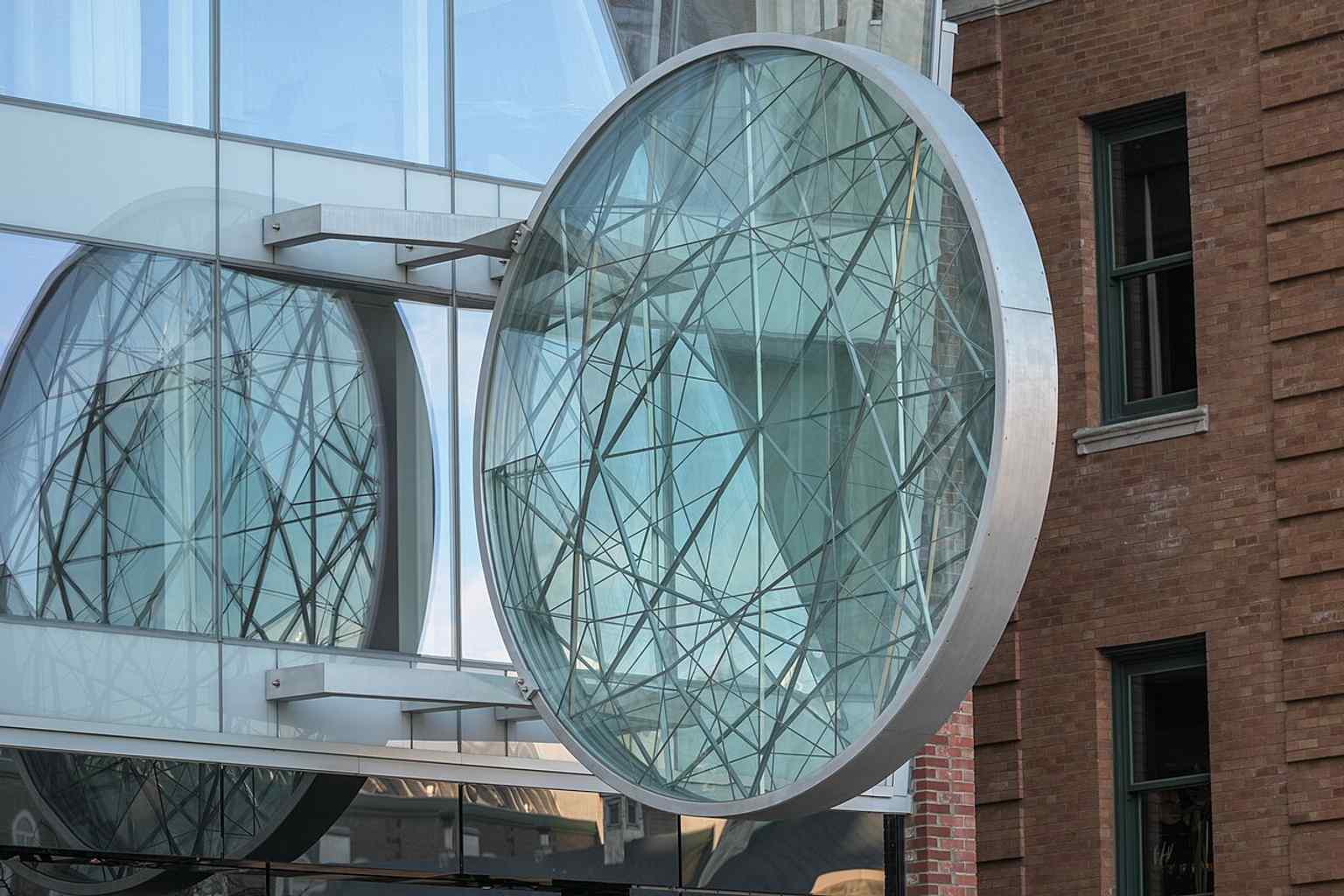 An elevated city view that places Le Diamant within central Québec City and its surrounding cultural district.