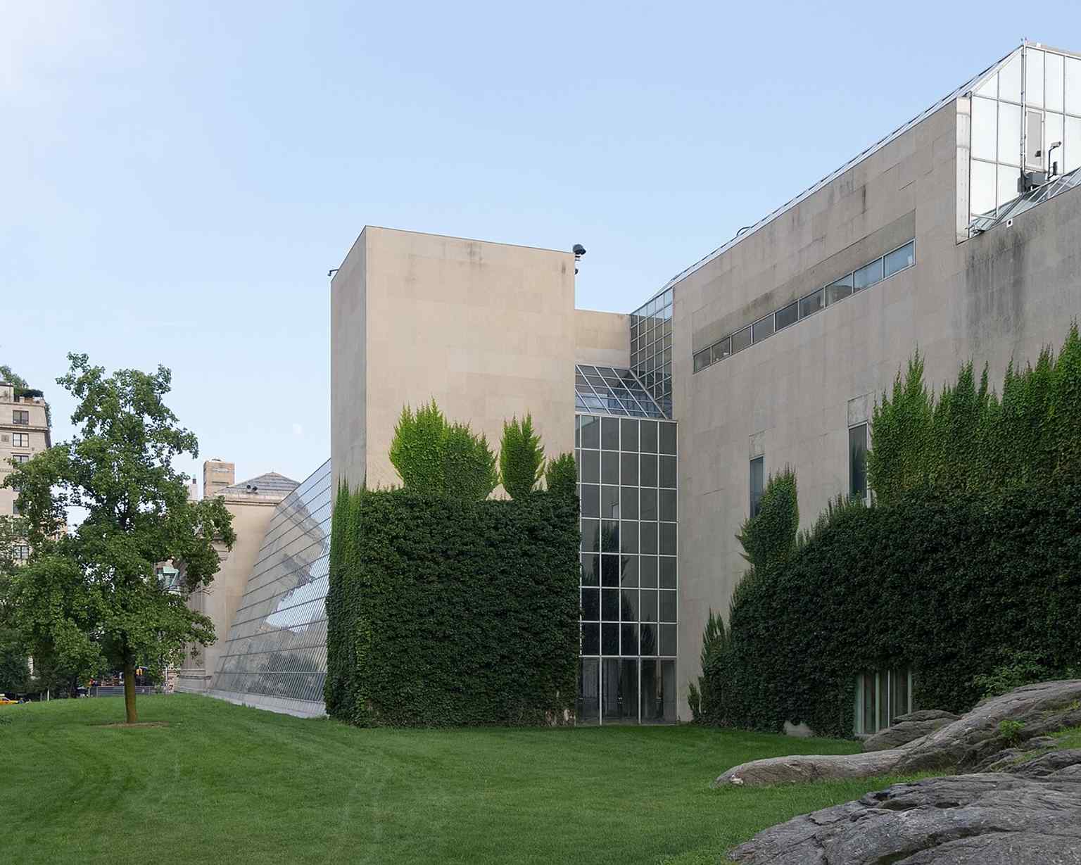 The rear side of the Metropolitan Museum on the north edge of the building, where the Sackler Wing was added in the 1970s.