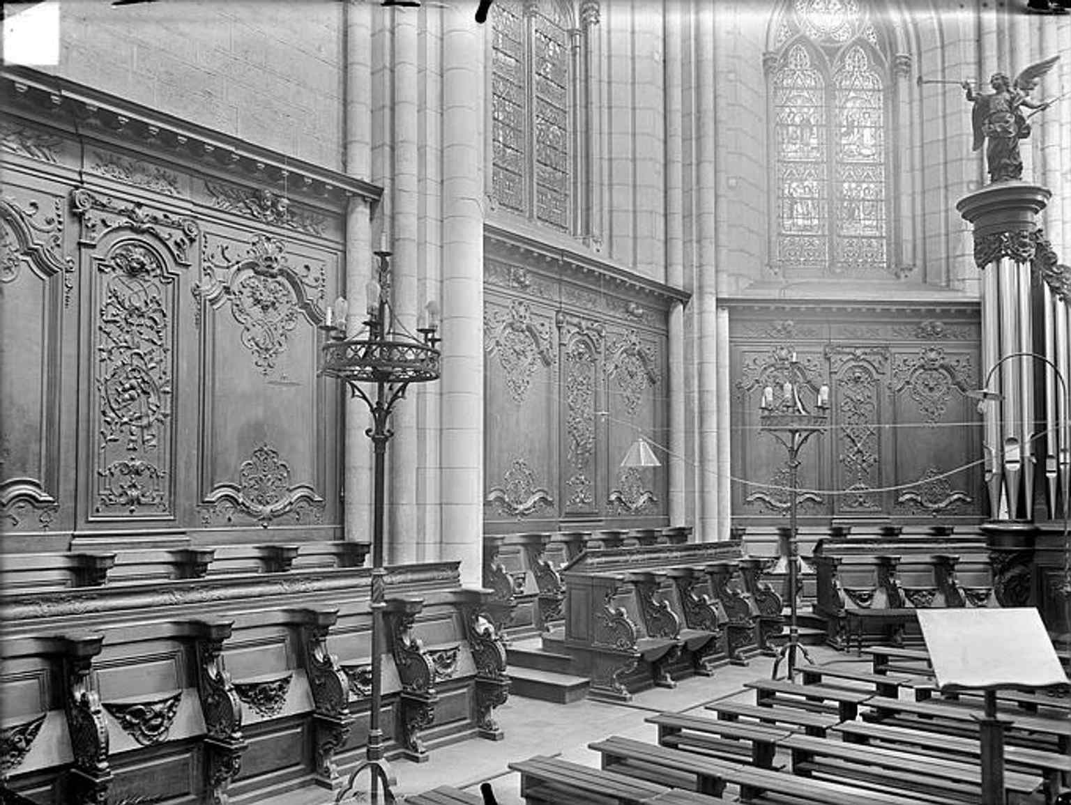 Stalls in the north side of the choir, an area distinguished by its deliberately warmer, ocher stone color during recent restoration (1988-1995) to reflect its medieval appearance.