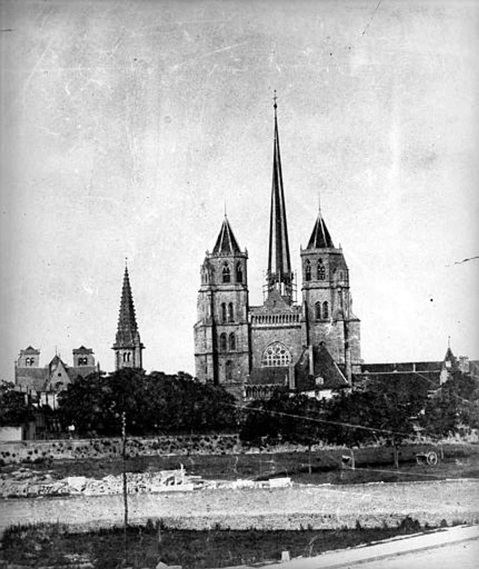 An older, general view of the cathedral's west side from 1919, providing a historical perspective on its exterior before more recent changes.