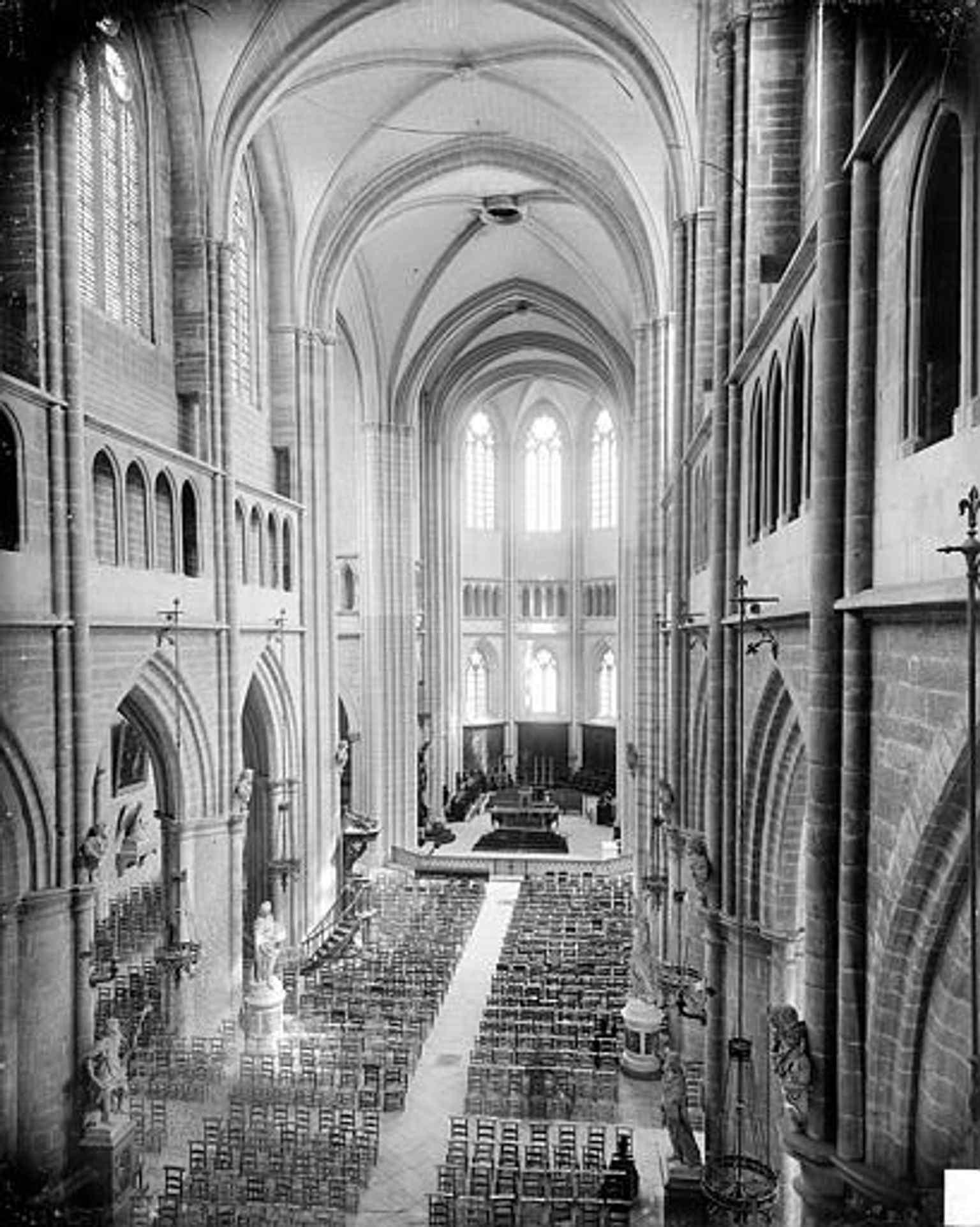 An interior view of the nave looking towards the choir, from 1919, illustrating the overall Gothic design and the elevation levels mentioned in the text.