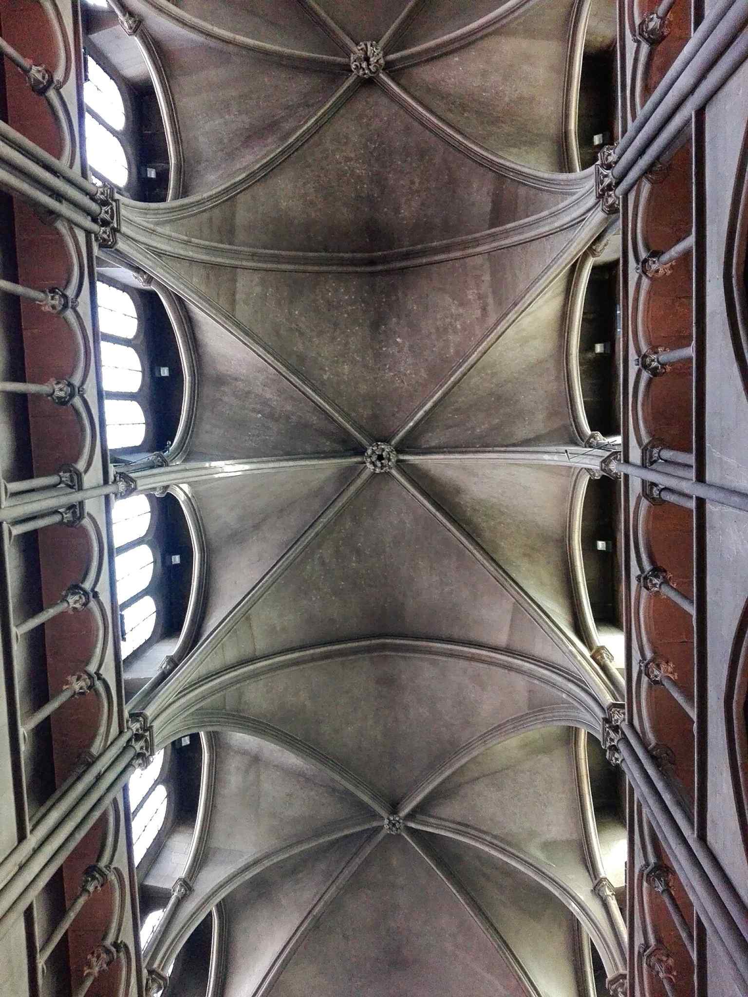 A detailed view of the soaring Gothic vaulting within the cathedral, a characteristic feature of its 13th to 14th-century reconstruction.