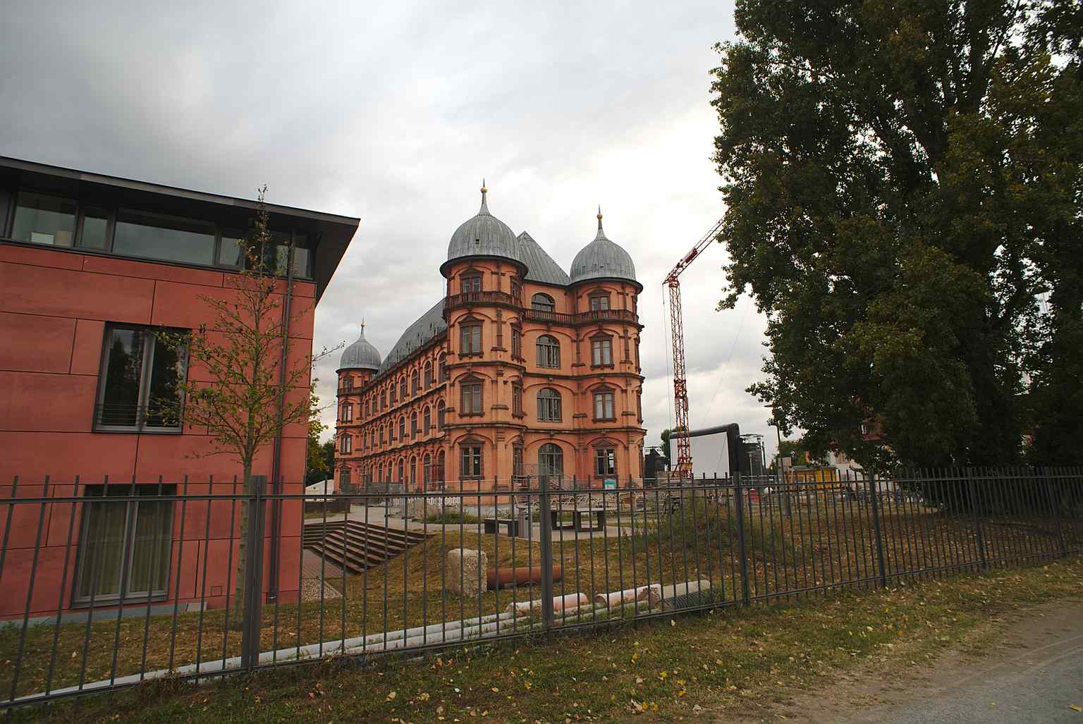 The iconic Schloss Gottesaue, reconstructed in the style of the 16th-century Renaissance, now serves as the home of the Karlsruhe University of Music since 1989.