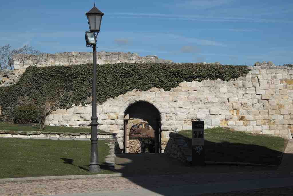 Doña Urraca Gate