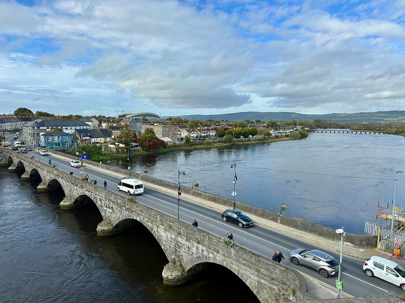 A high-resolution contemporary view of Thomond Bridge, showcasing its seven arches that replaced the earlier fourteen-arched medieval structure in 1836.