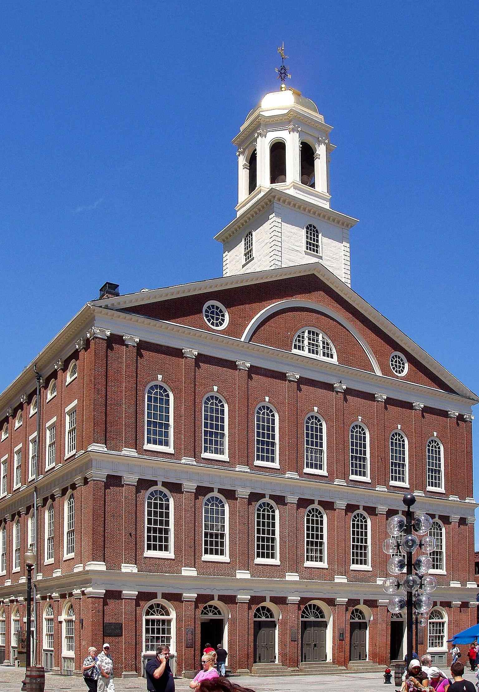 An early-2000s view of the historic building, useful for showing the Hall’s main massing and roofline in the modern marketplace setting.
