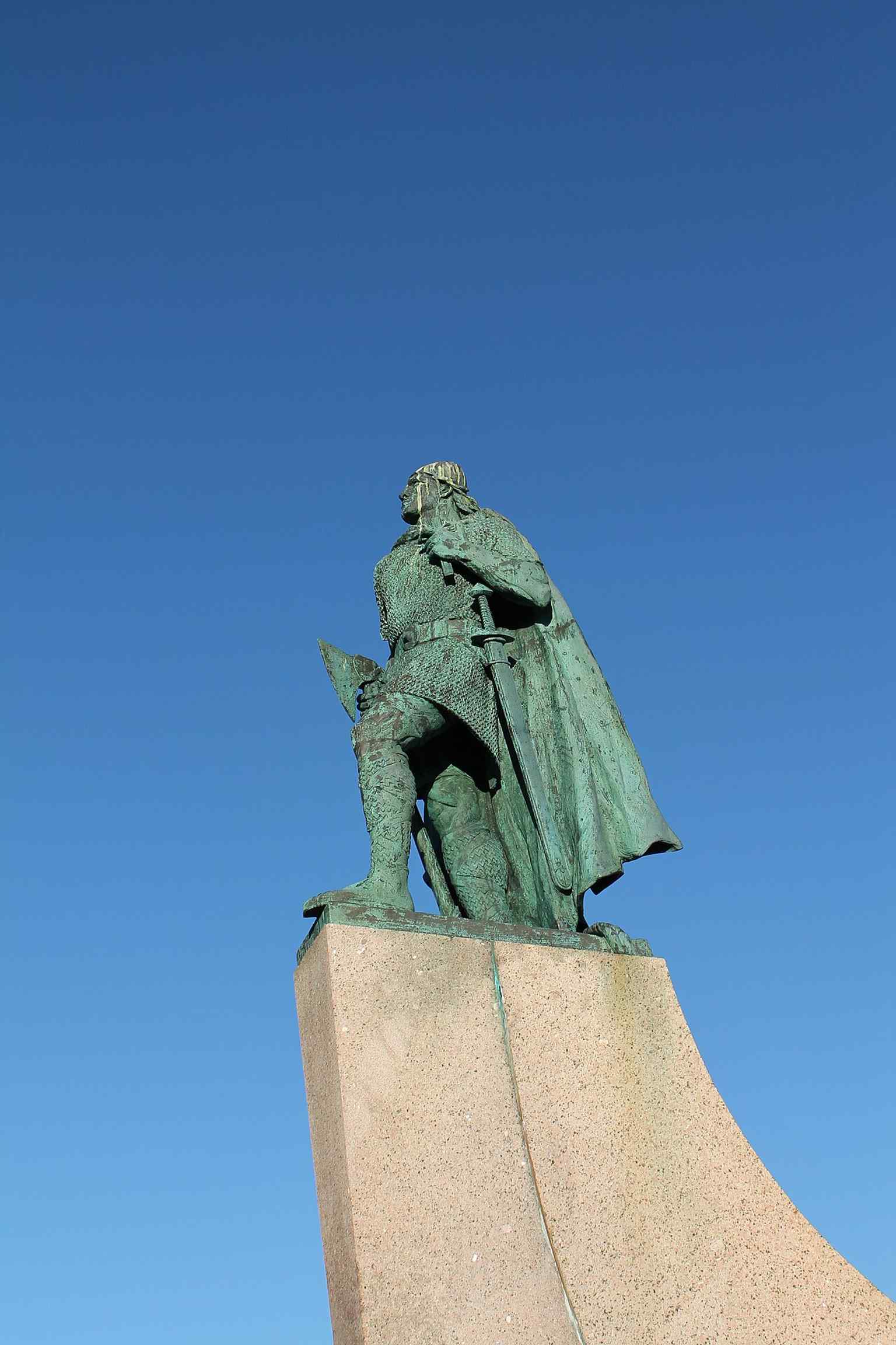 Leif Erikson’s statue in Reykjavík, shown with Hallgrímskirkja behind it — the city’s best-known monument to the Norse explorer.