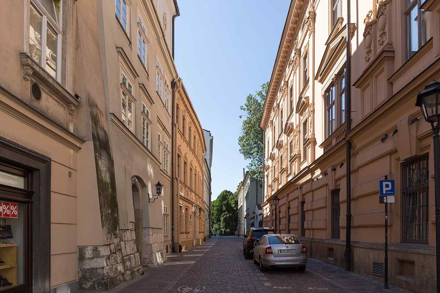 Another view of Gołębia Street, showing the historic university streetscape that includes Collegium Minus, Collegium Witkowskiego, and Collegium Novum nearby.