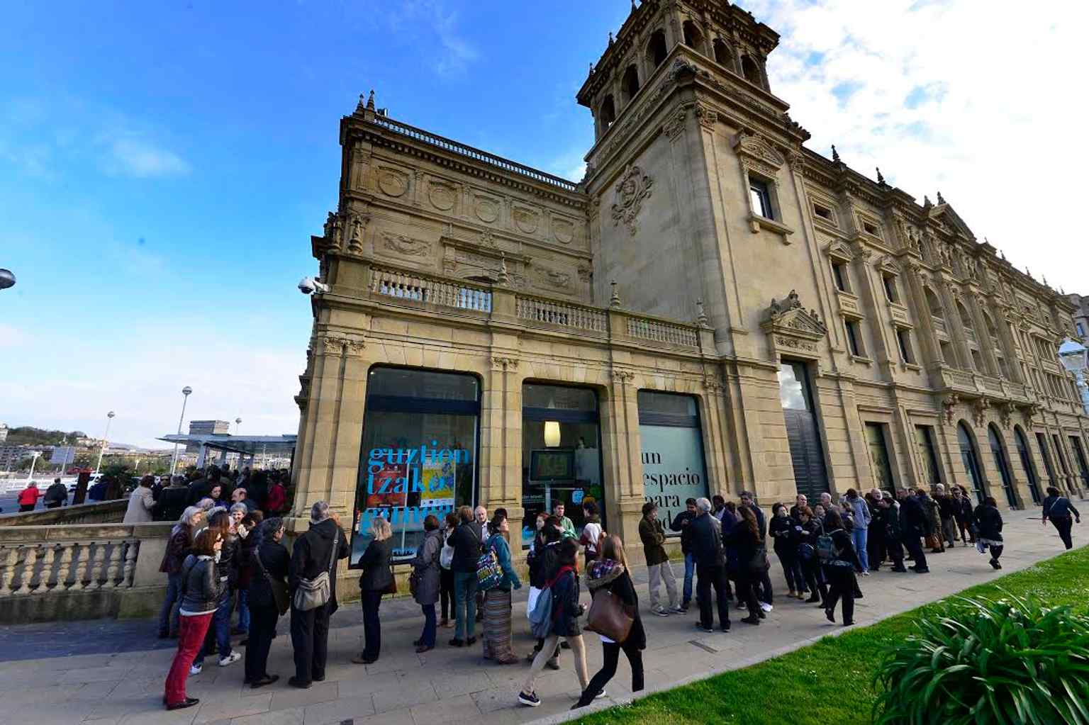 A modern exterior view that helps compare the theatre’s current appearance with its earlier, more ornamented façade.