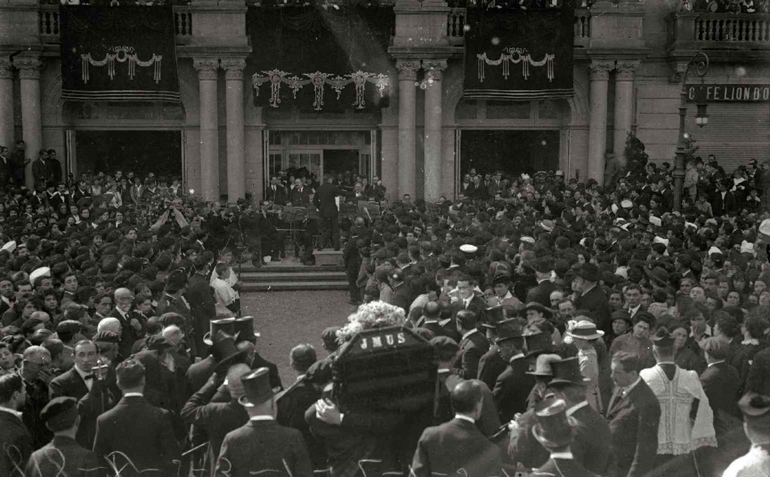A 1915 funeral procession at the theatre entrance, showing how the building also served as a major public gathering place.