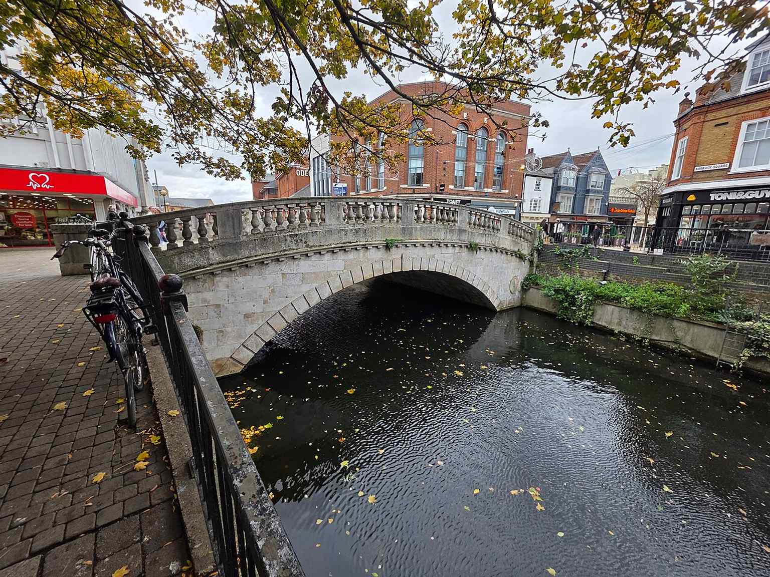 Stone Bridge on Chelmsford High Street, the Georgian replacement begun in 1785 and still carrying traffic over the River Can.