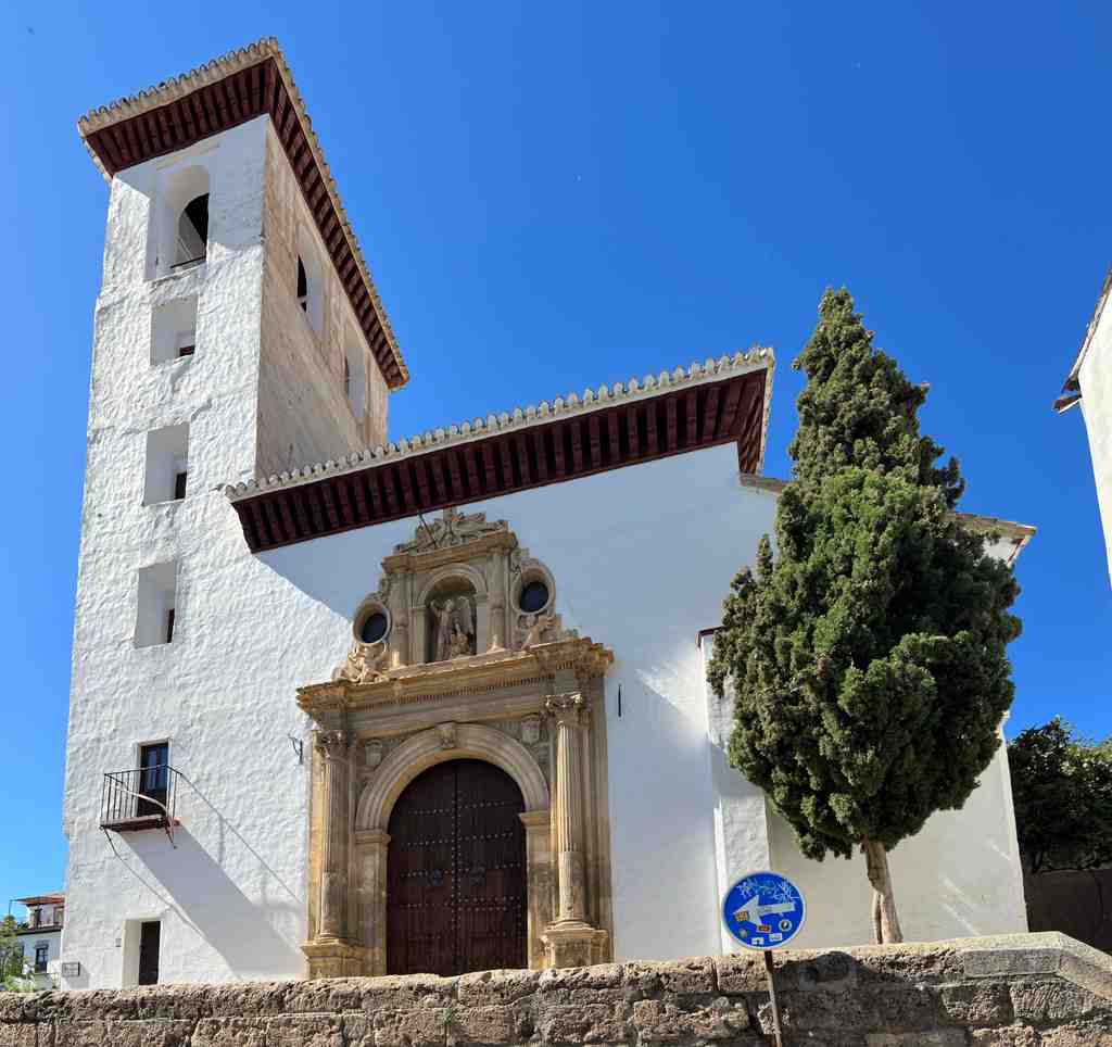 Iglesia de San Miguel Bajo