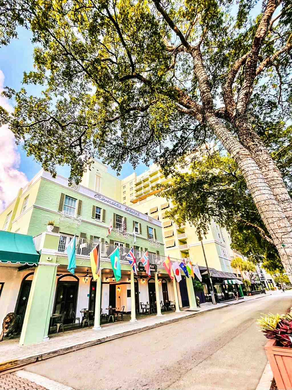 Riverside Hotel