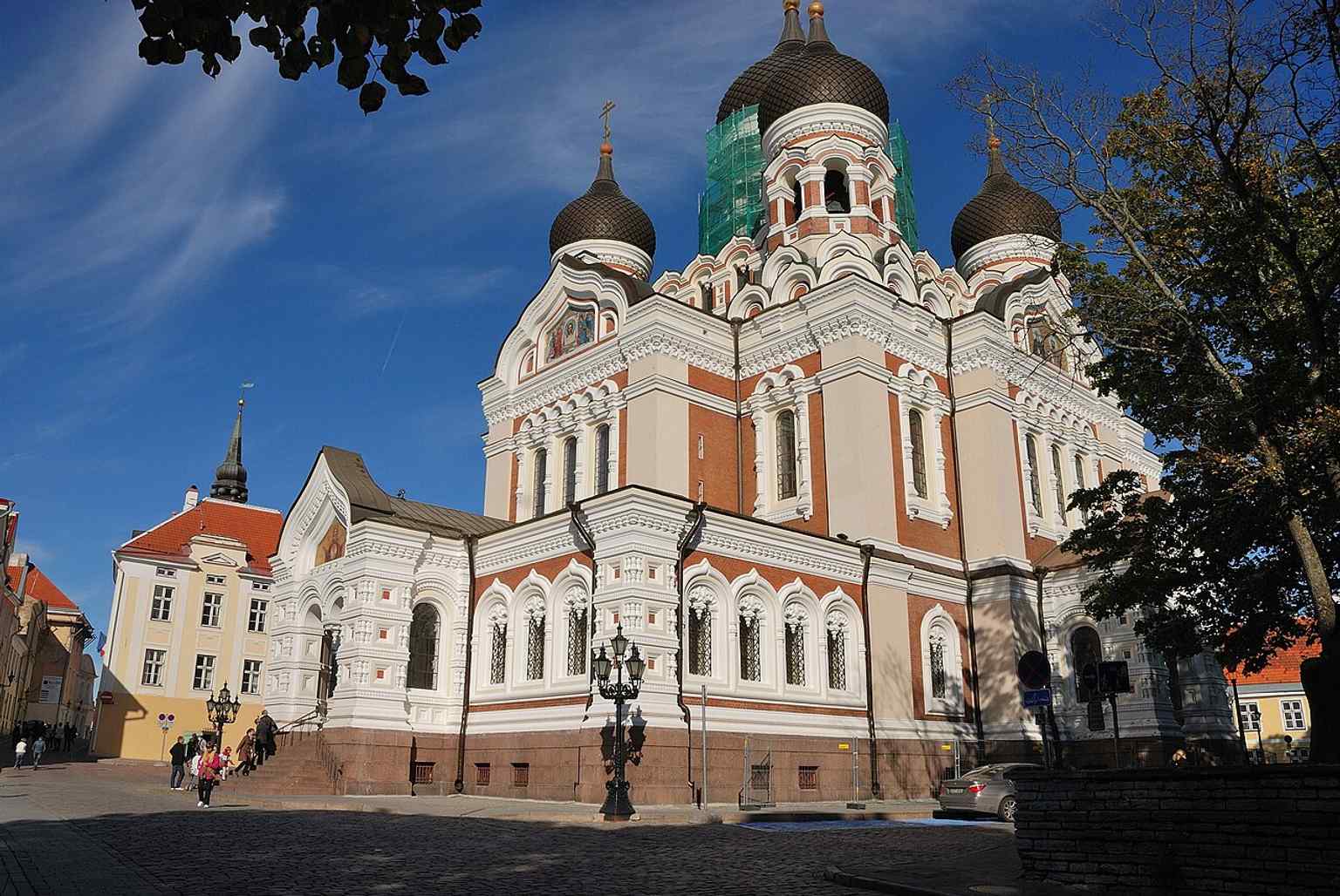 The cathedral’s dramatic five-domed silhouette seen from the square below, matching the building that was erected opposite the governor’s residence in old Reval.