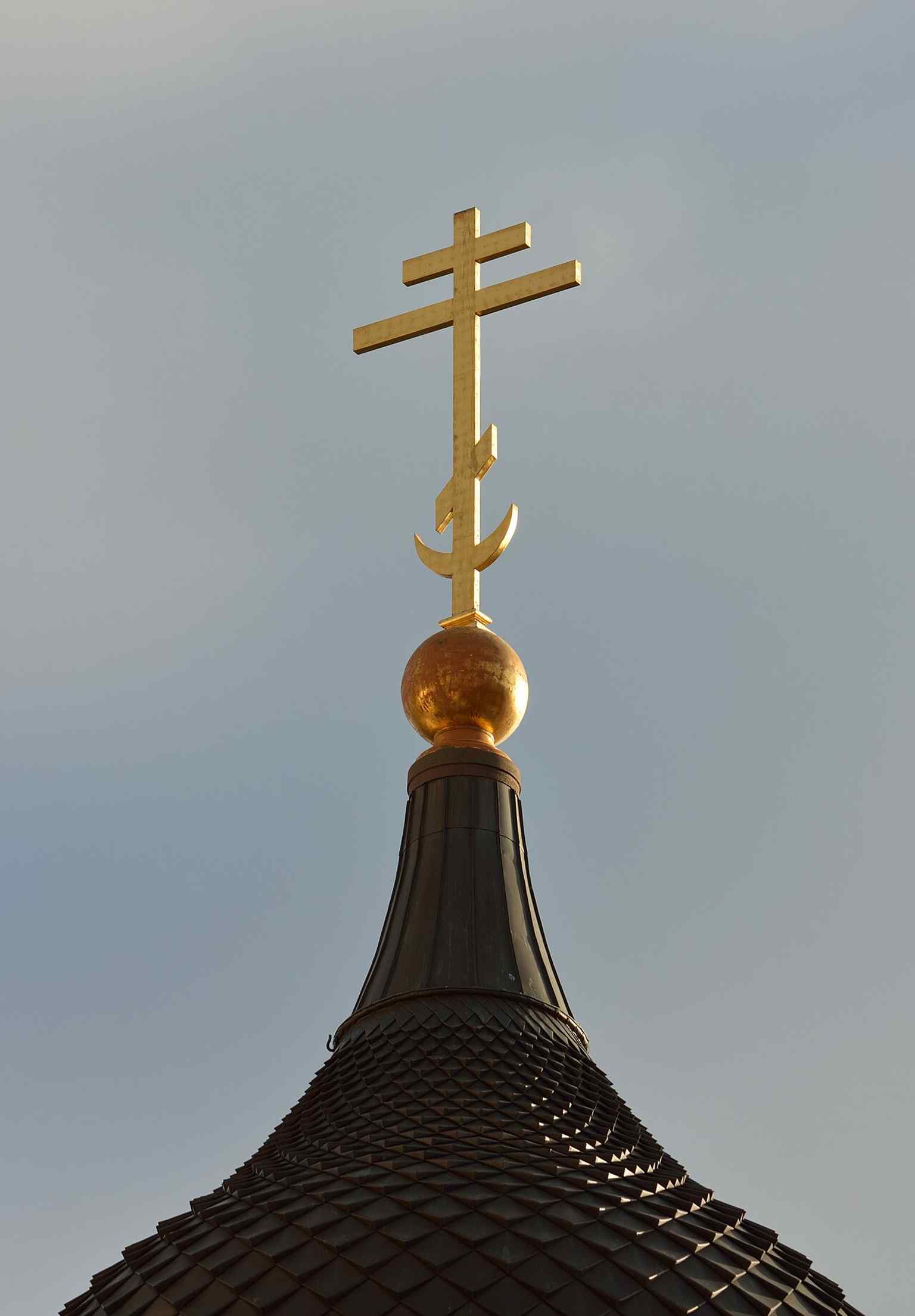 A close-up of the Orthodox cross on one of the domes, matching the cathedral’s gilded crosses installed in 1897.