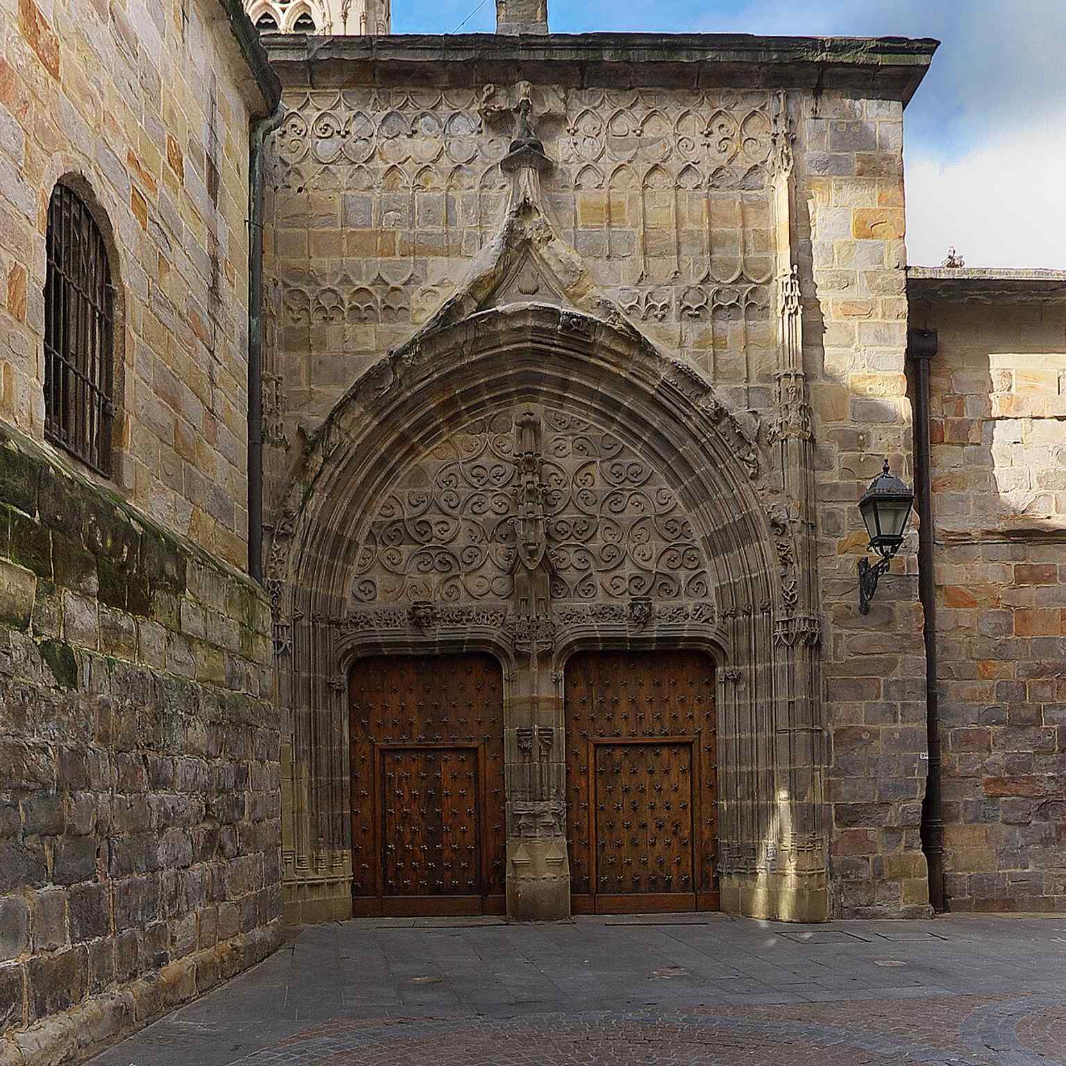 The Puerta del Ángel, the cloister entrance on the north side, known as the Pilgrims’ Gate for its shell motif and Jacobean symbolism.