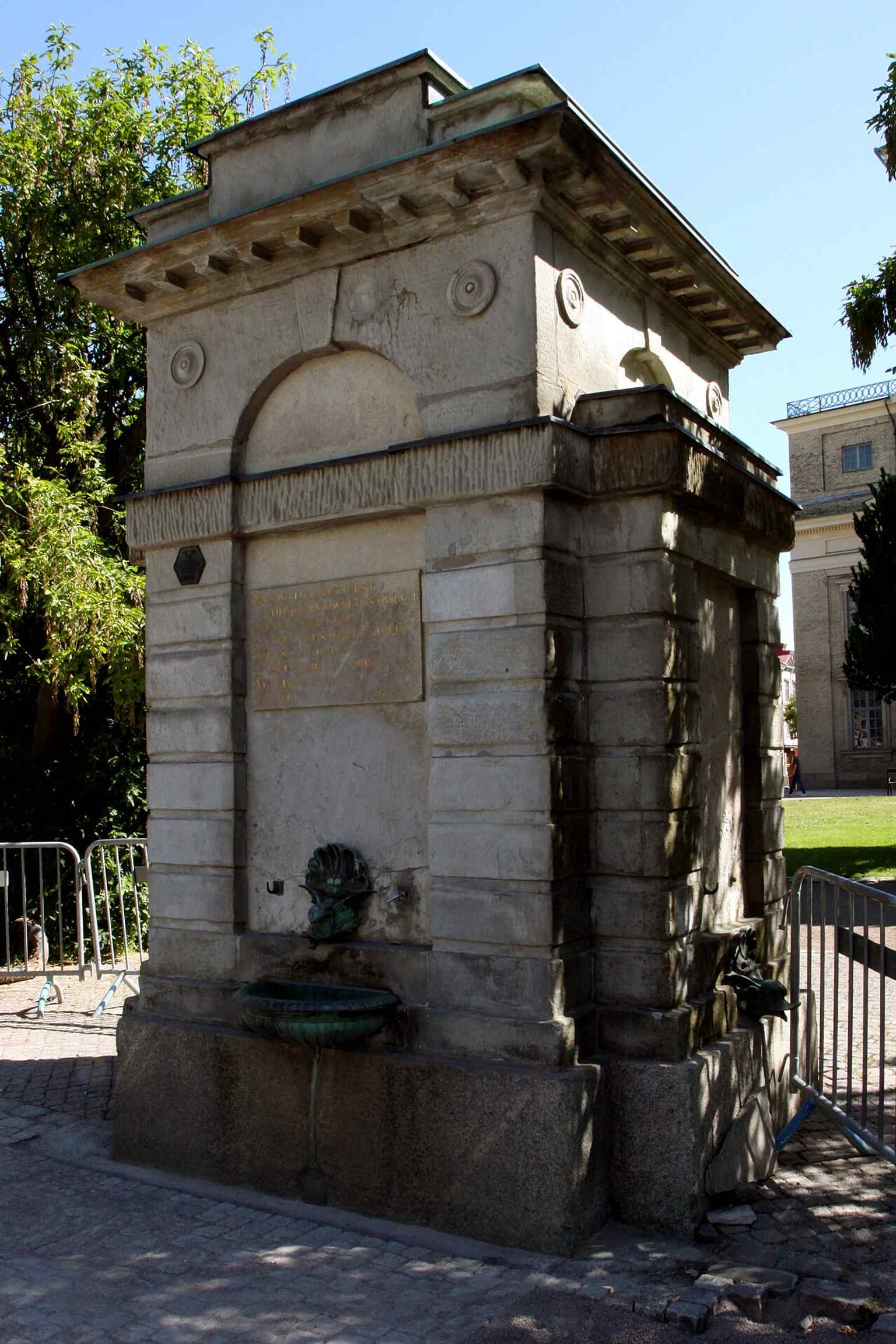 The Cathedral Well functioned as a tap for the water pipeline, bringing fresh water from the Kallebäcks källa, located four kilometers away.
