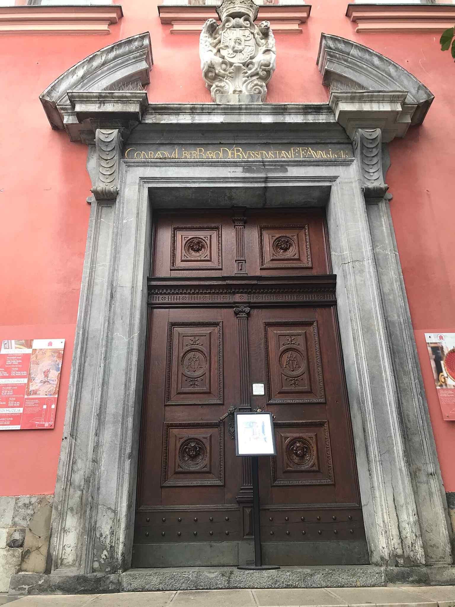 The grand main entrance of the church, above which the powerful stone coat of arms of the Ruessenstein family, who generously funded the church's reconstruction, is displayed.