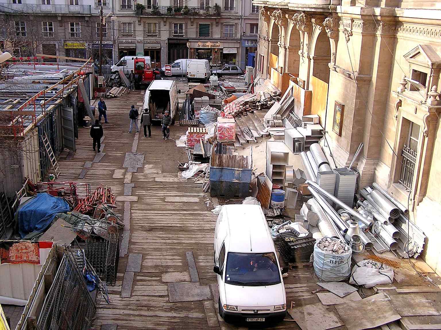 Place des Célestins under construction in 2005, when the theatre area was being transformed during the big works.