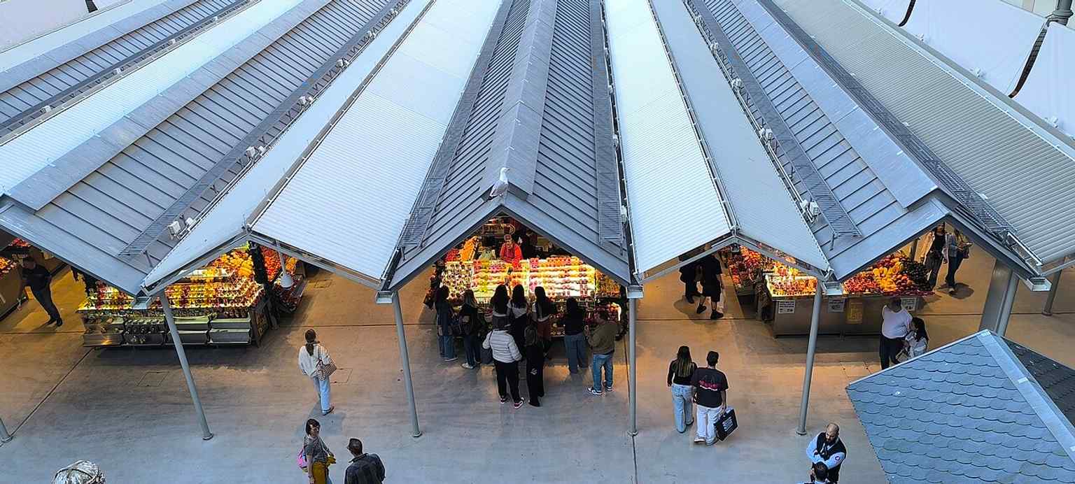 The market’s long frontage in the city center, part of the 2022 reopening that brought Bolhão back as a living traditional market.