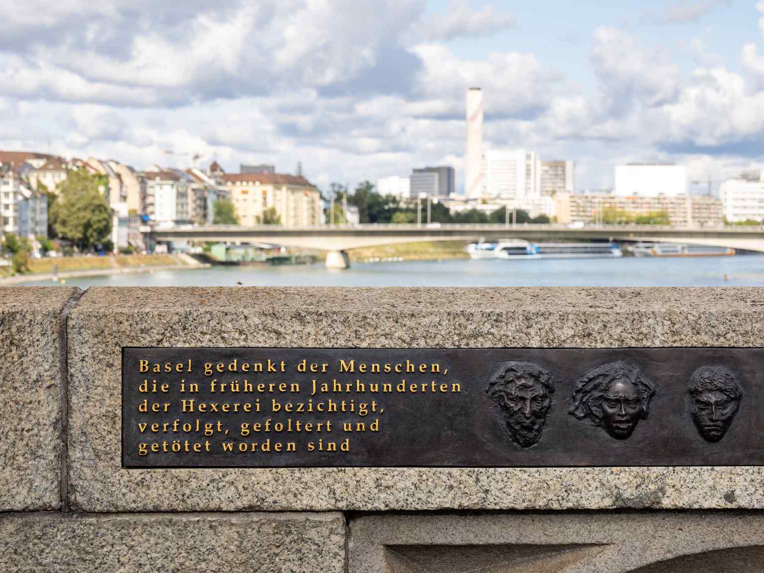 A memorial plaque on the Middle Bridge commemorating the victims of witch hunts, reflecting the site's dark history. (2023)