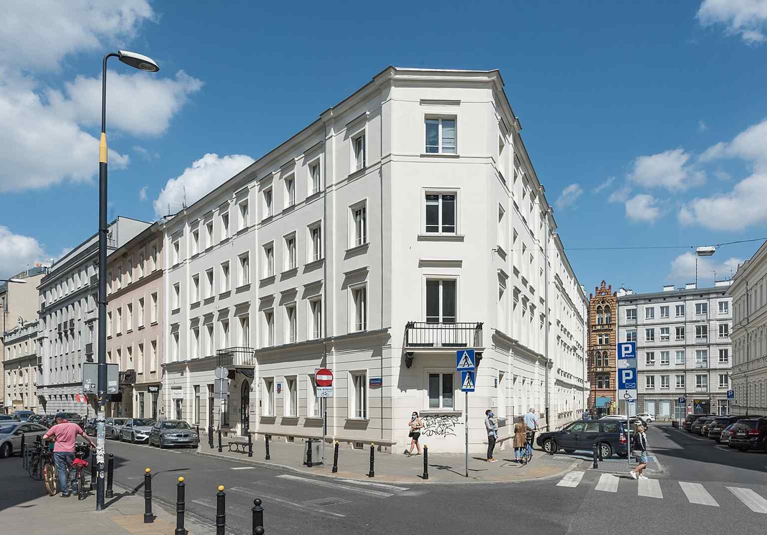 The corner of Mokotowska and Wilcza, a key point on the street where the prewar and modern city meet.