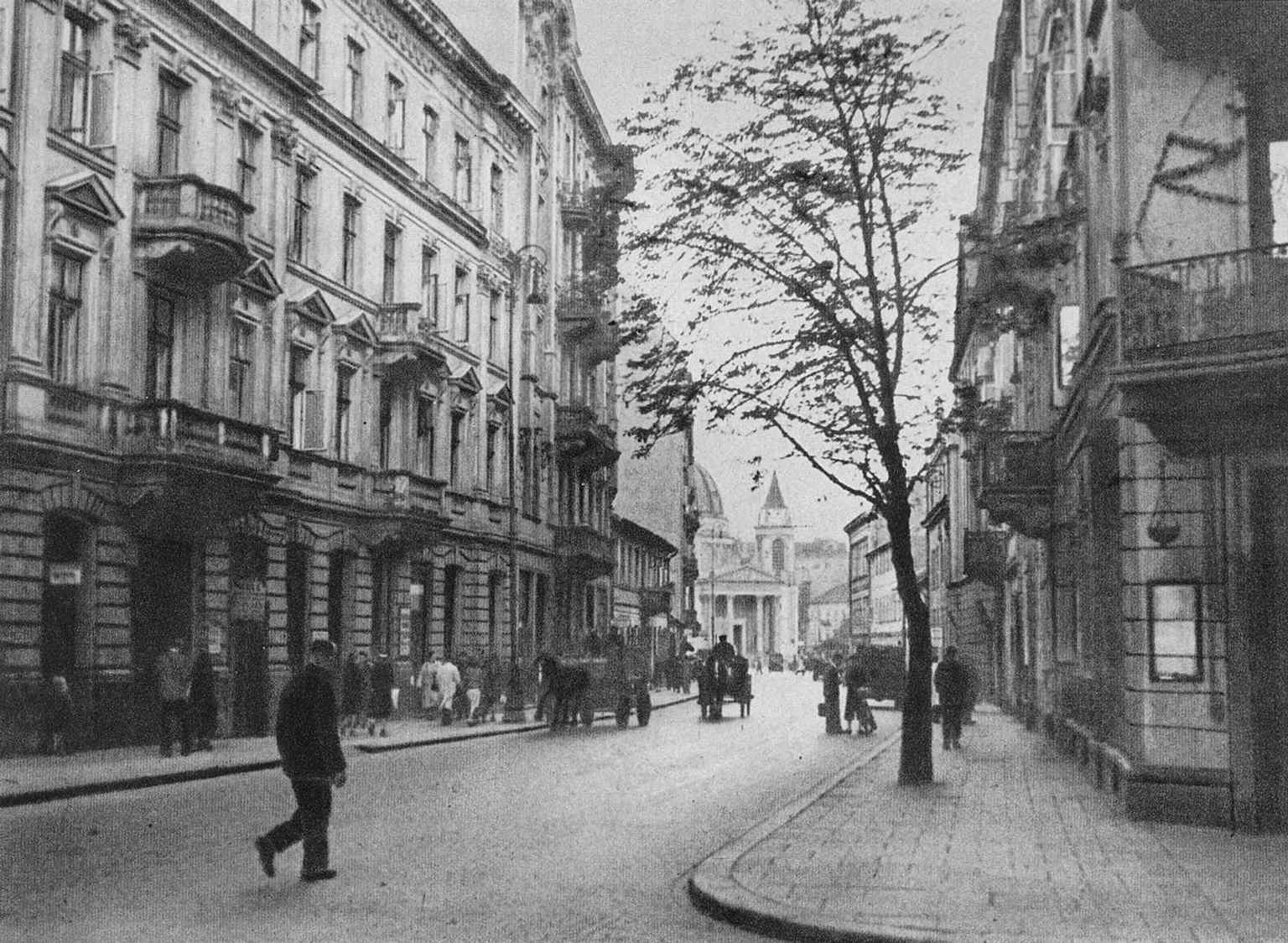 Pre-1939 Mokotowska at Wilcza, showing the street’s elegant prewar frontage near Plac Trzech Krzyży.