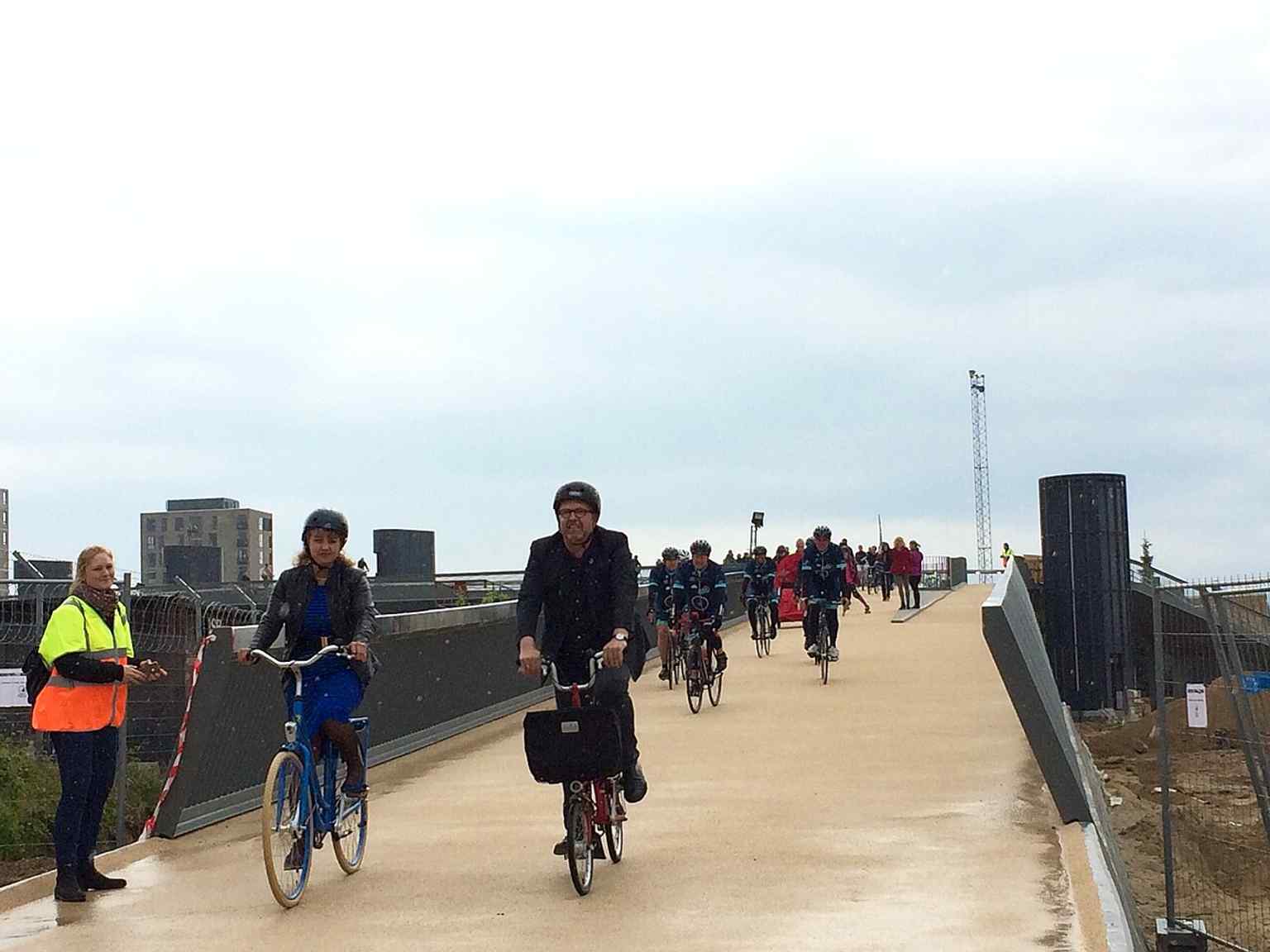 Jane Jegind and Klaus Bondam riding across the bridge at the 29 May 2015 opening, marking the moment Byens Bro first came into public use.