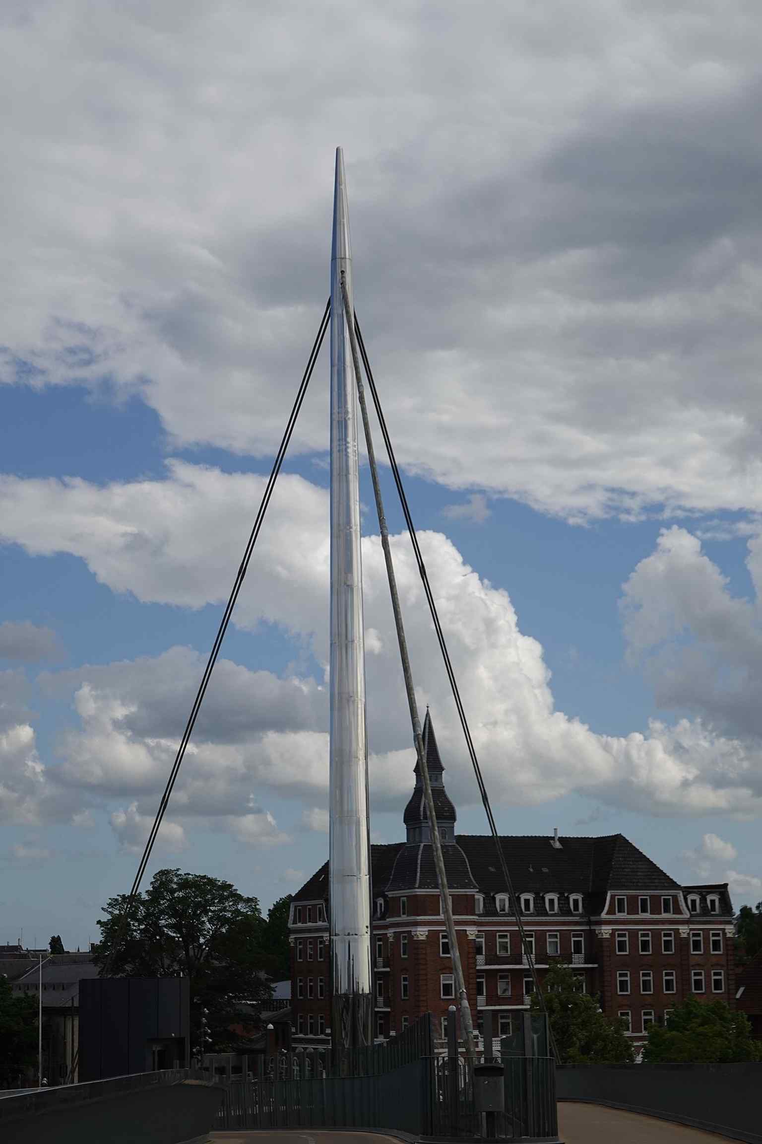 The bridge’s artistic side in 2022, echoing the lighting art connected to Byens Bro’s identity and award-winning design.